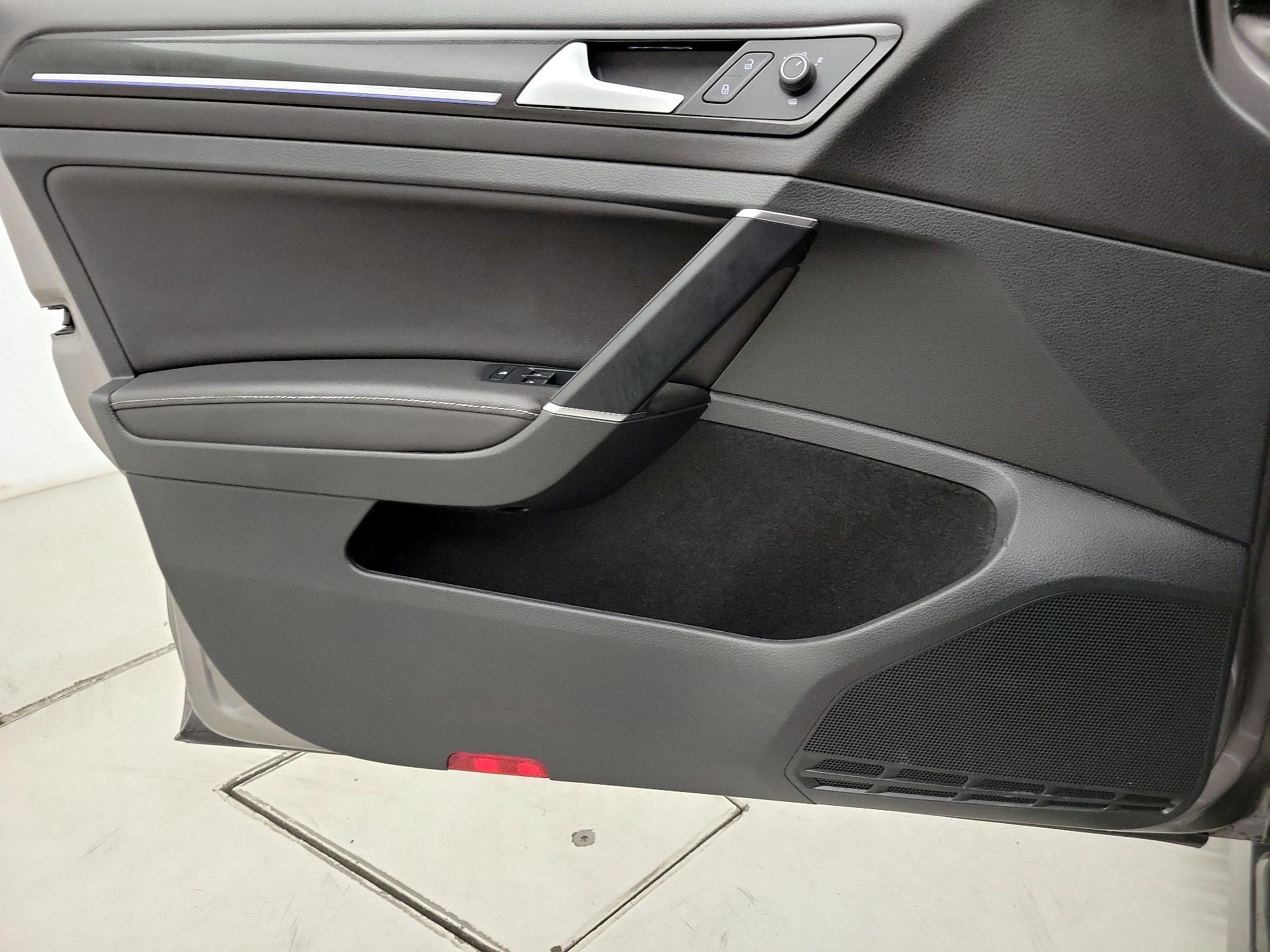 Thumbnail: 2016 Volkswagen Golf - 12