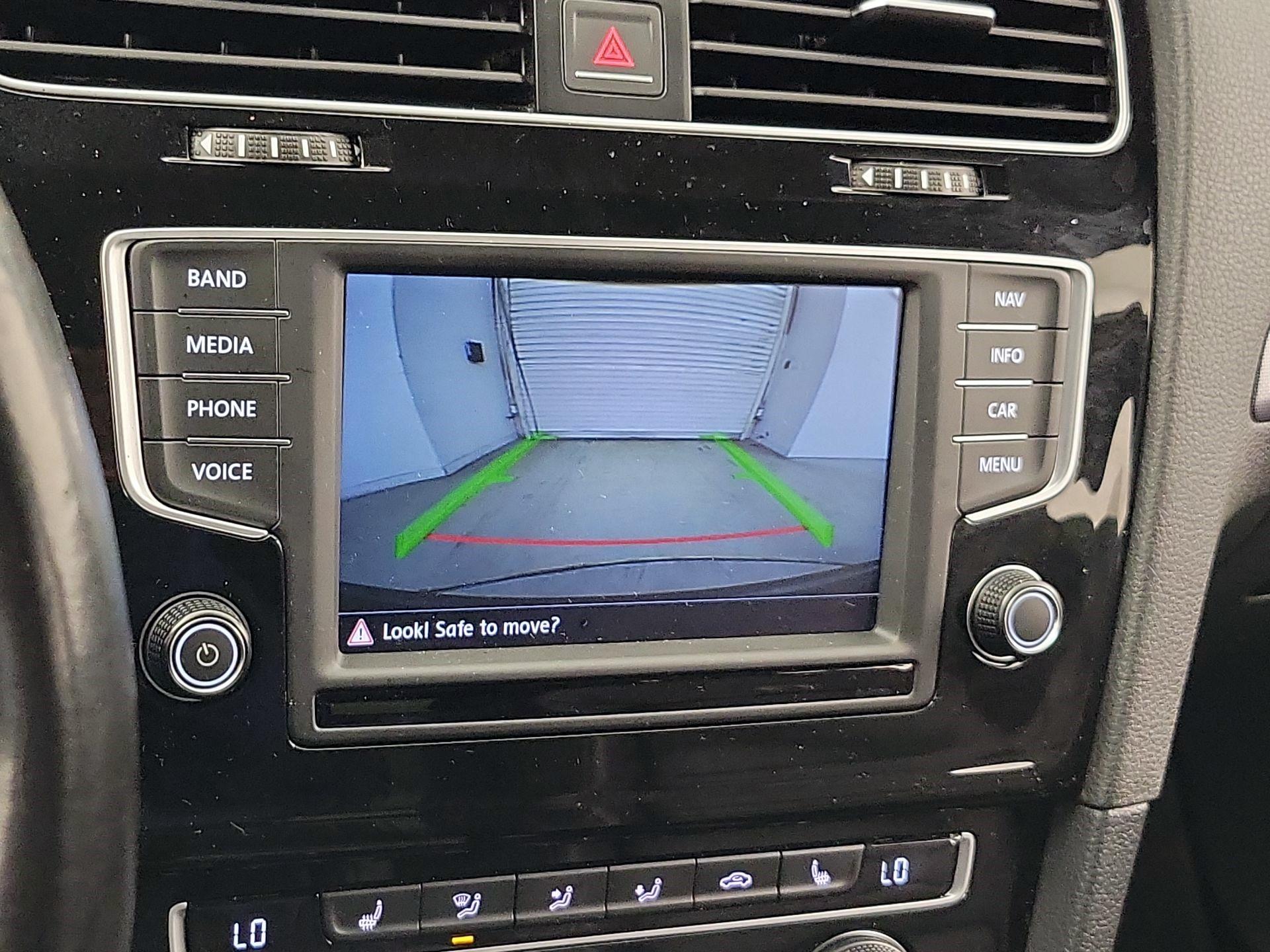 Thumbnail: 2016 Volkswagen Golf - 14