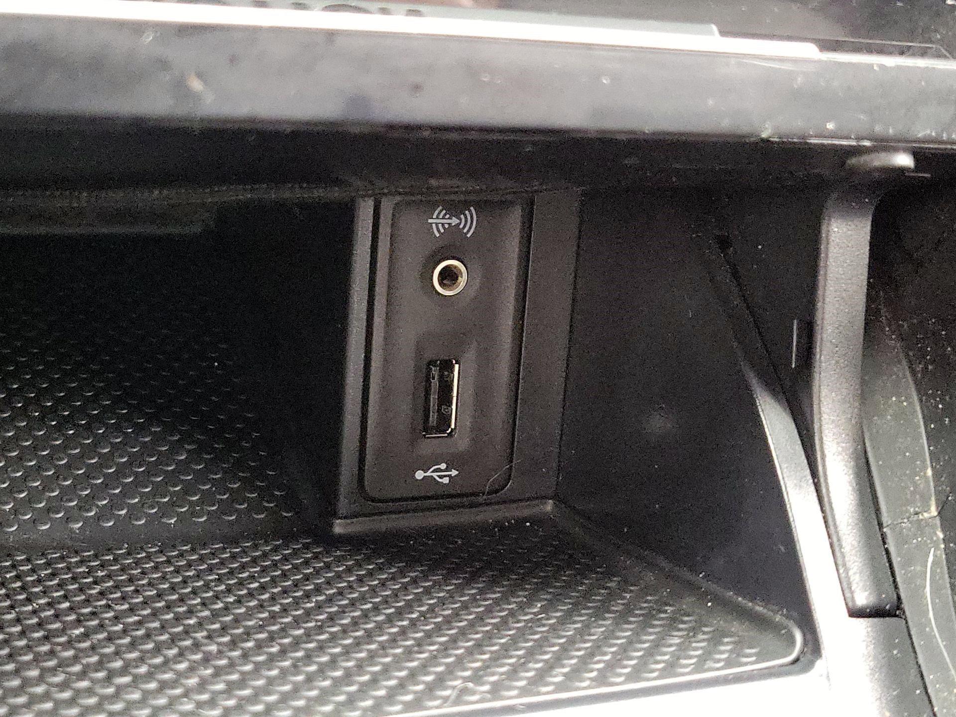 Thumbnail: 2016 Volkswagen Golf - 18