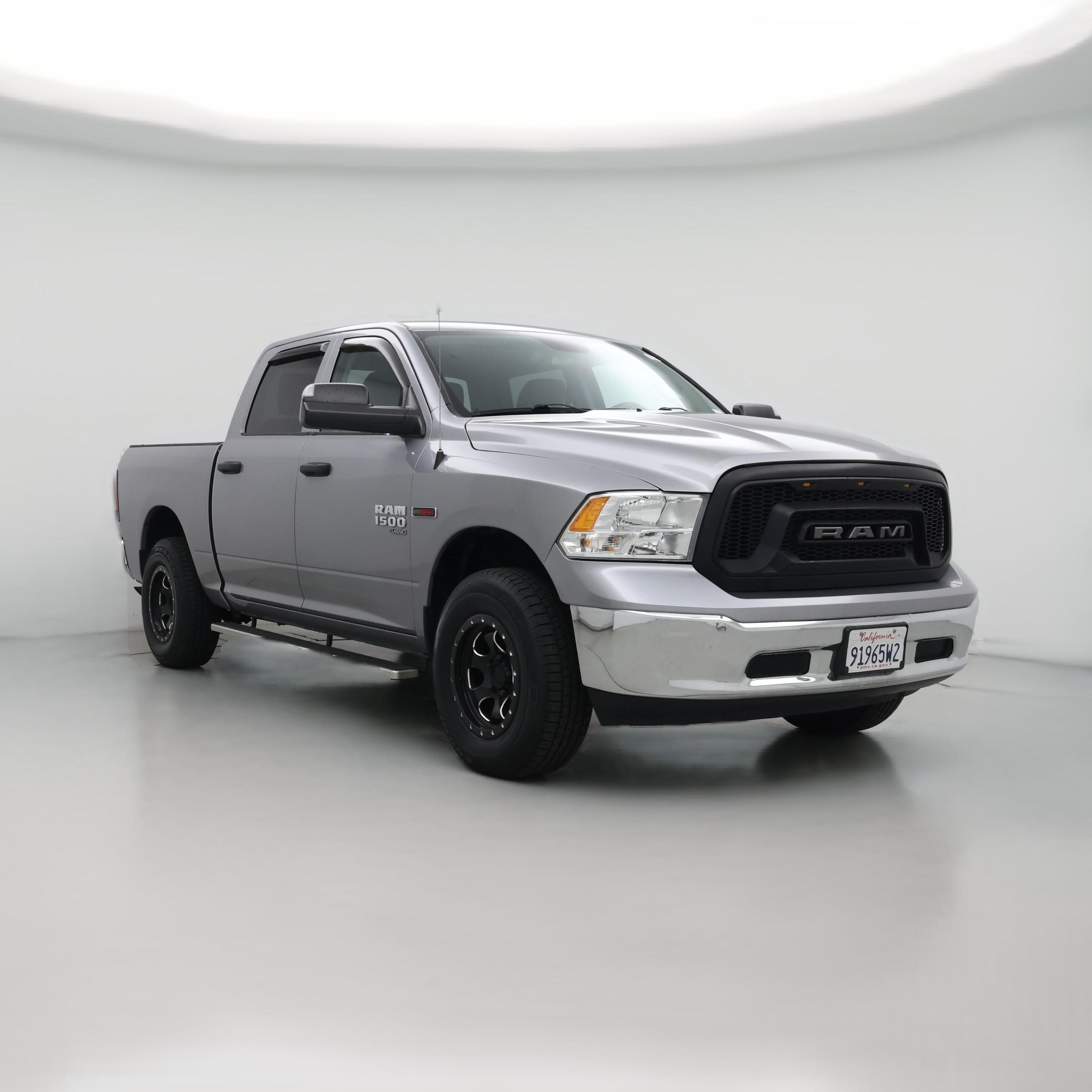 Thumbnail: 2019 RAM 1500 Classic - 1