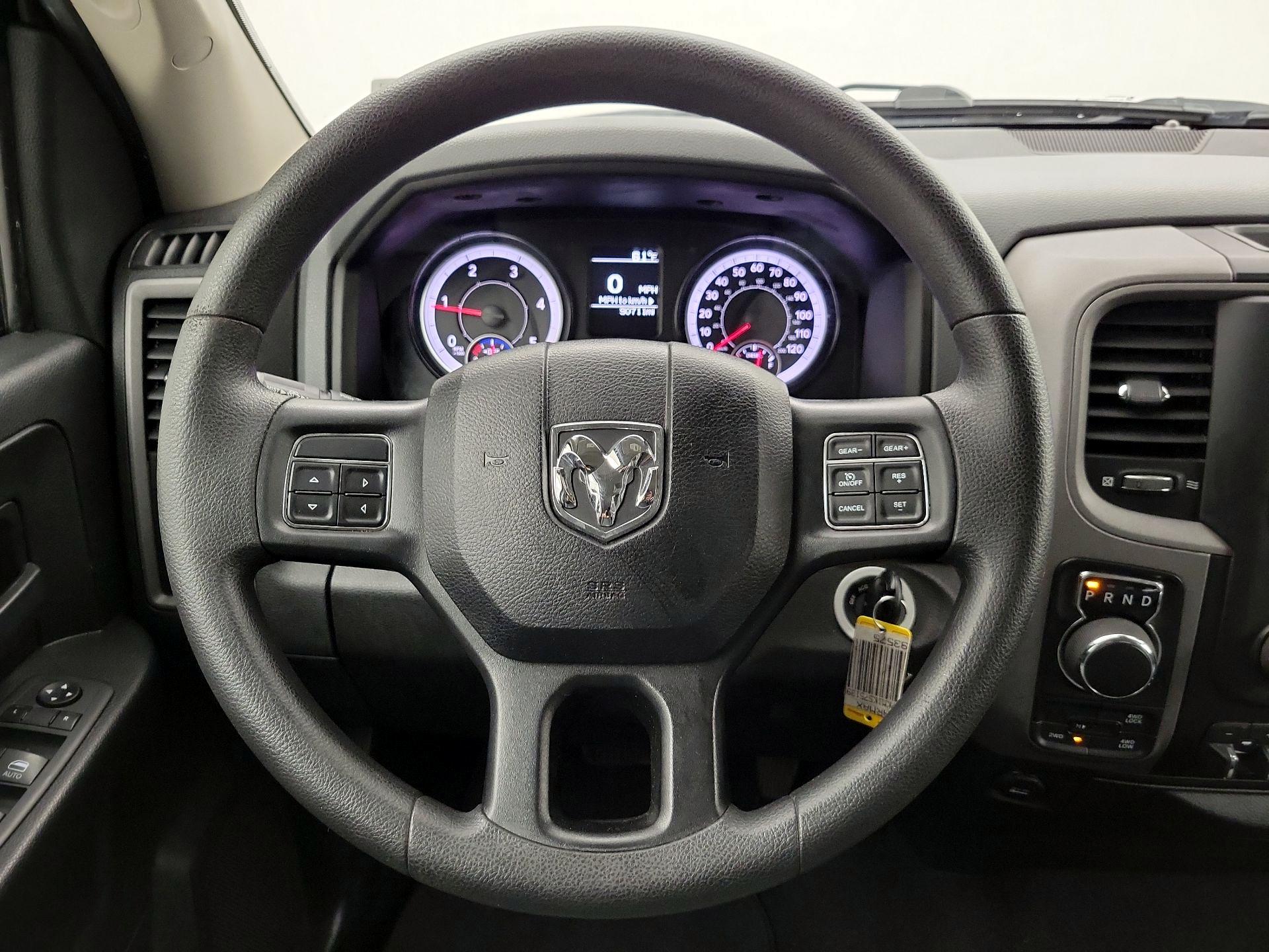 Thumbnail: 2019 RAM 1500 Classic - 10