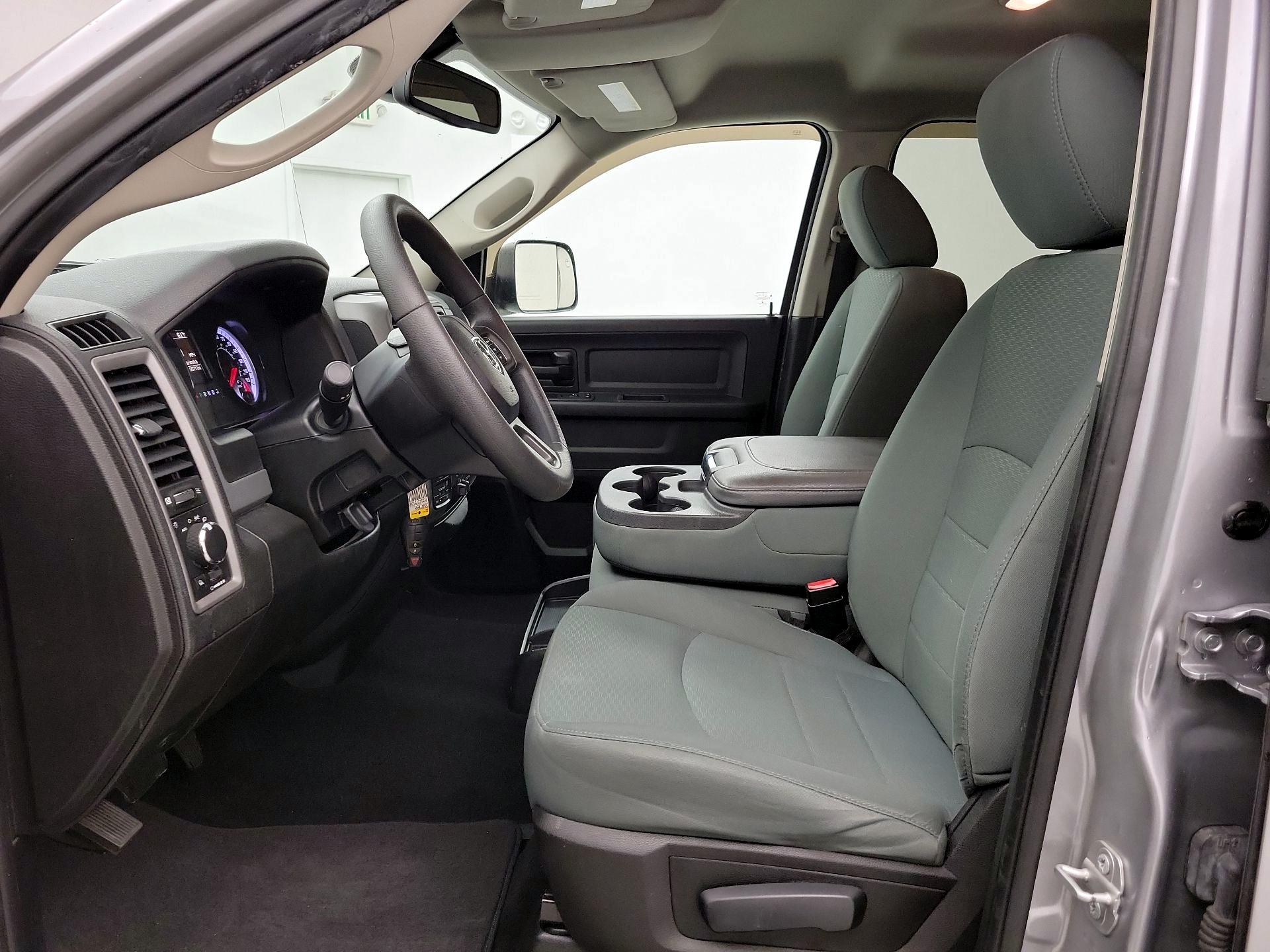 Thumbnail: 2019 RAM 1500 Classic - 11