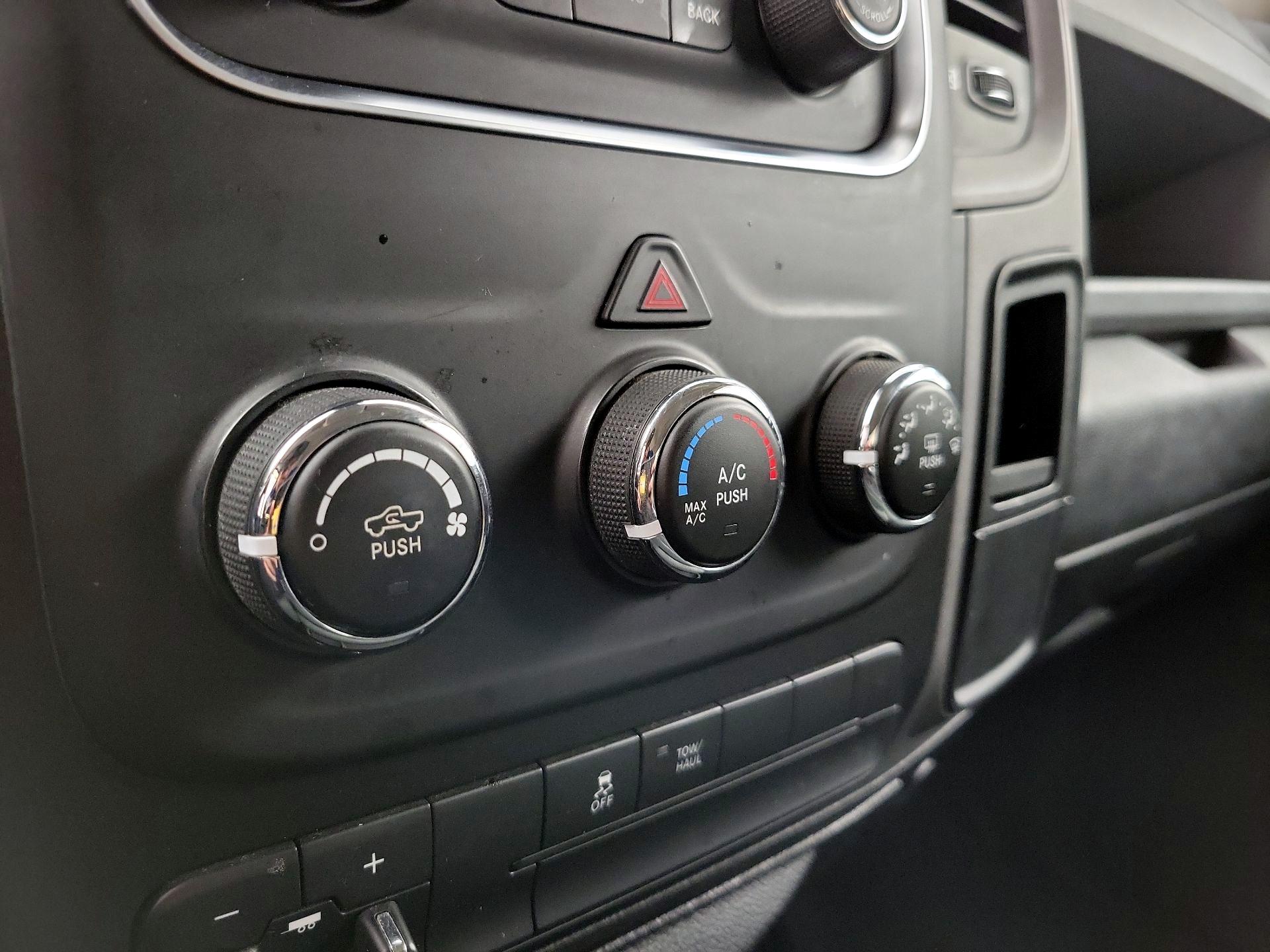 Thumbnail: 2019 RAM 1500 Classic - 16