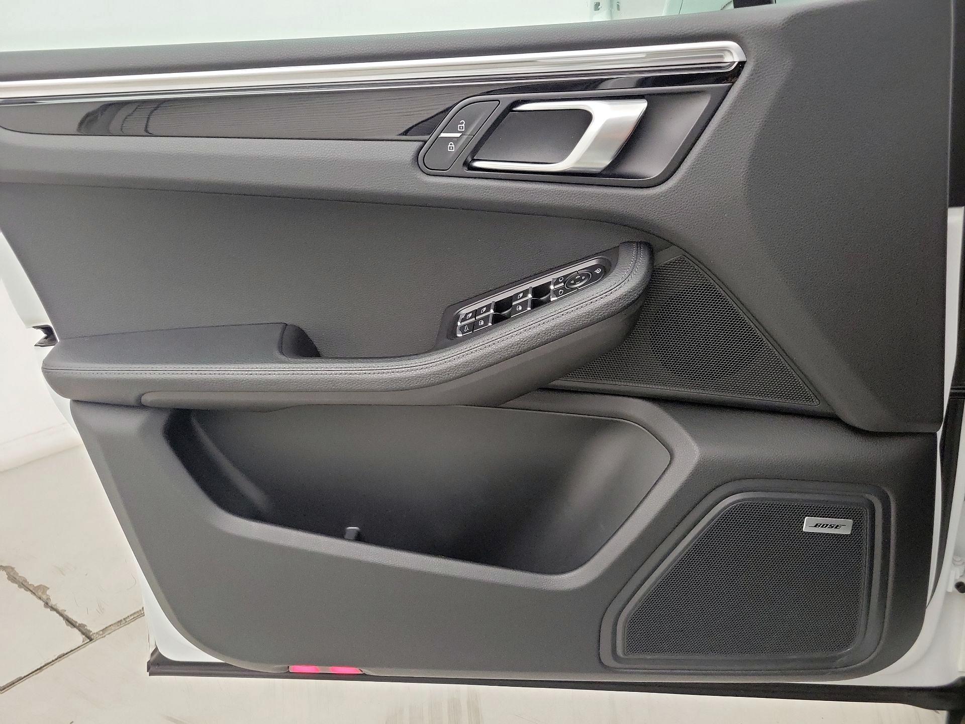 Thumbnail: 2022 Porsche Macan - 12