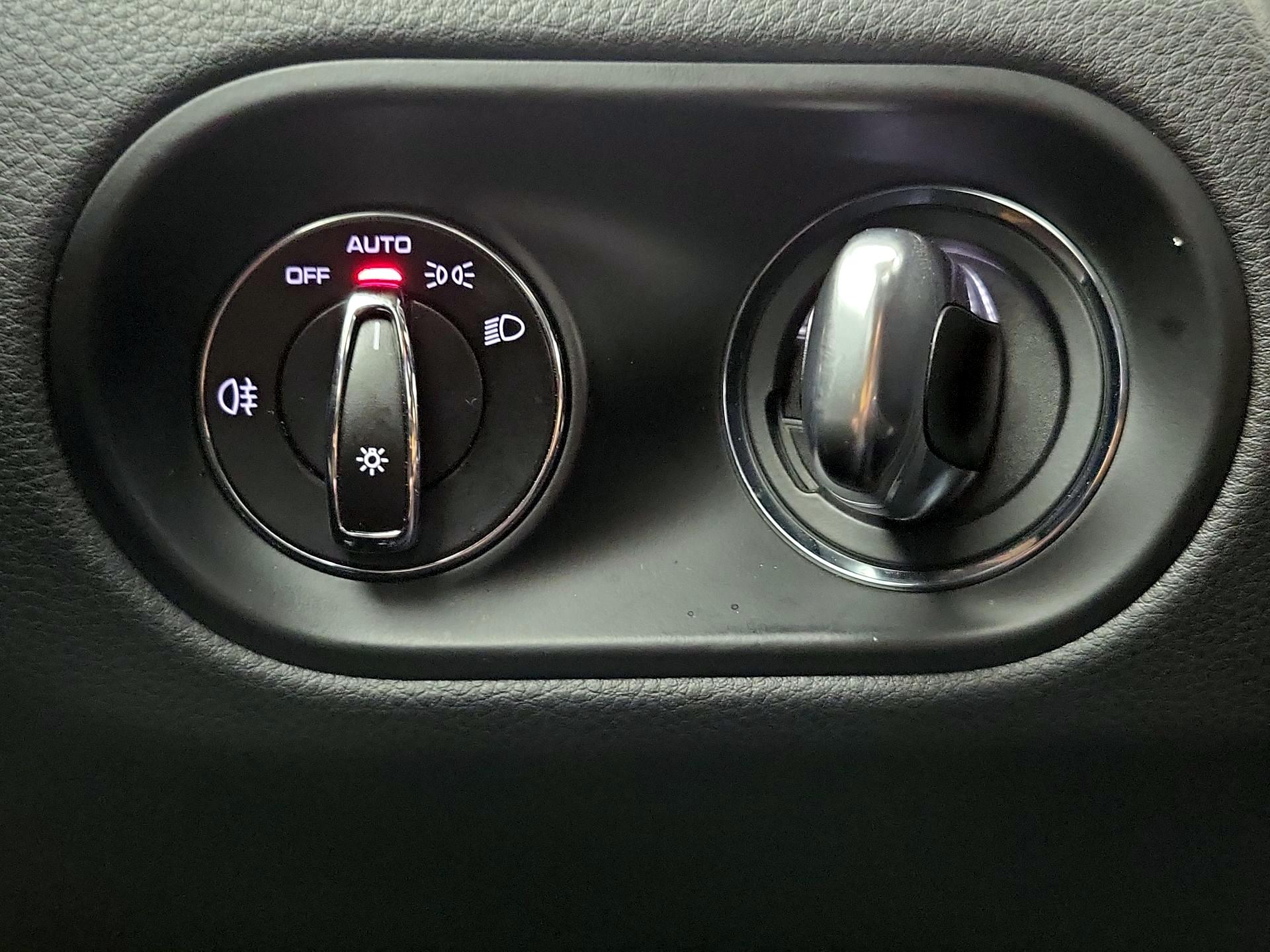 Thumbnail: 2022 Porsche Macan - 13