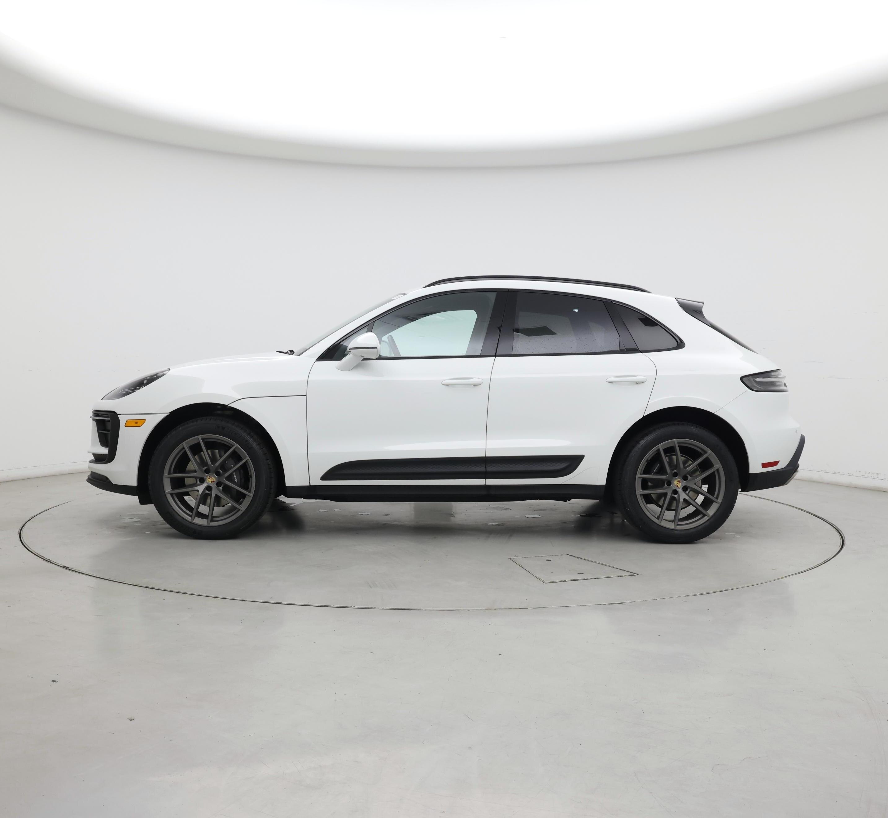 Thumbnail: 2022 Porsche Macan - 3
