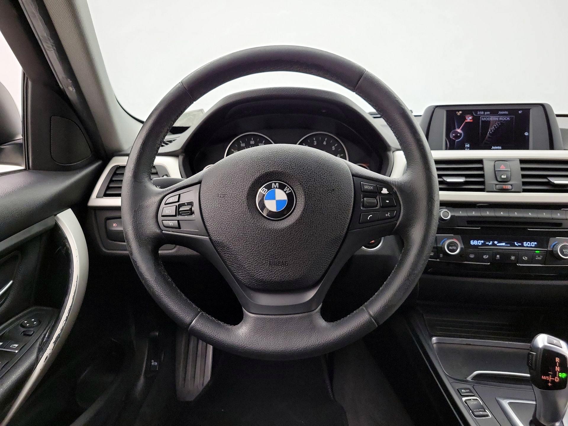 Thumbnail: 2016 BMW 3 Series - 10