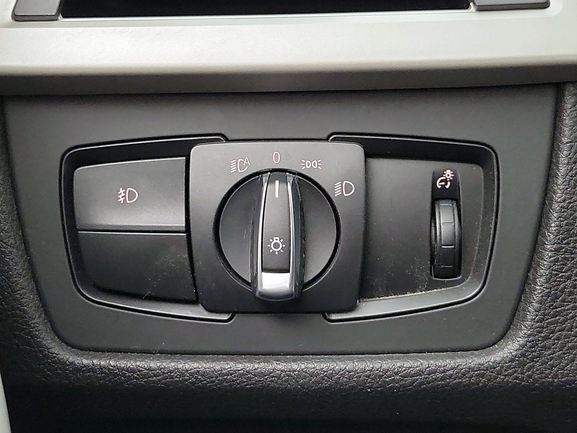 Thumbnail: 2016 BMW 3 Series - 13