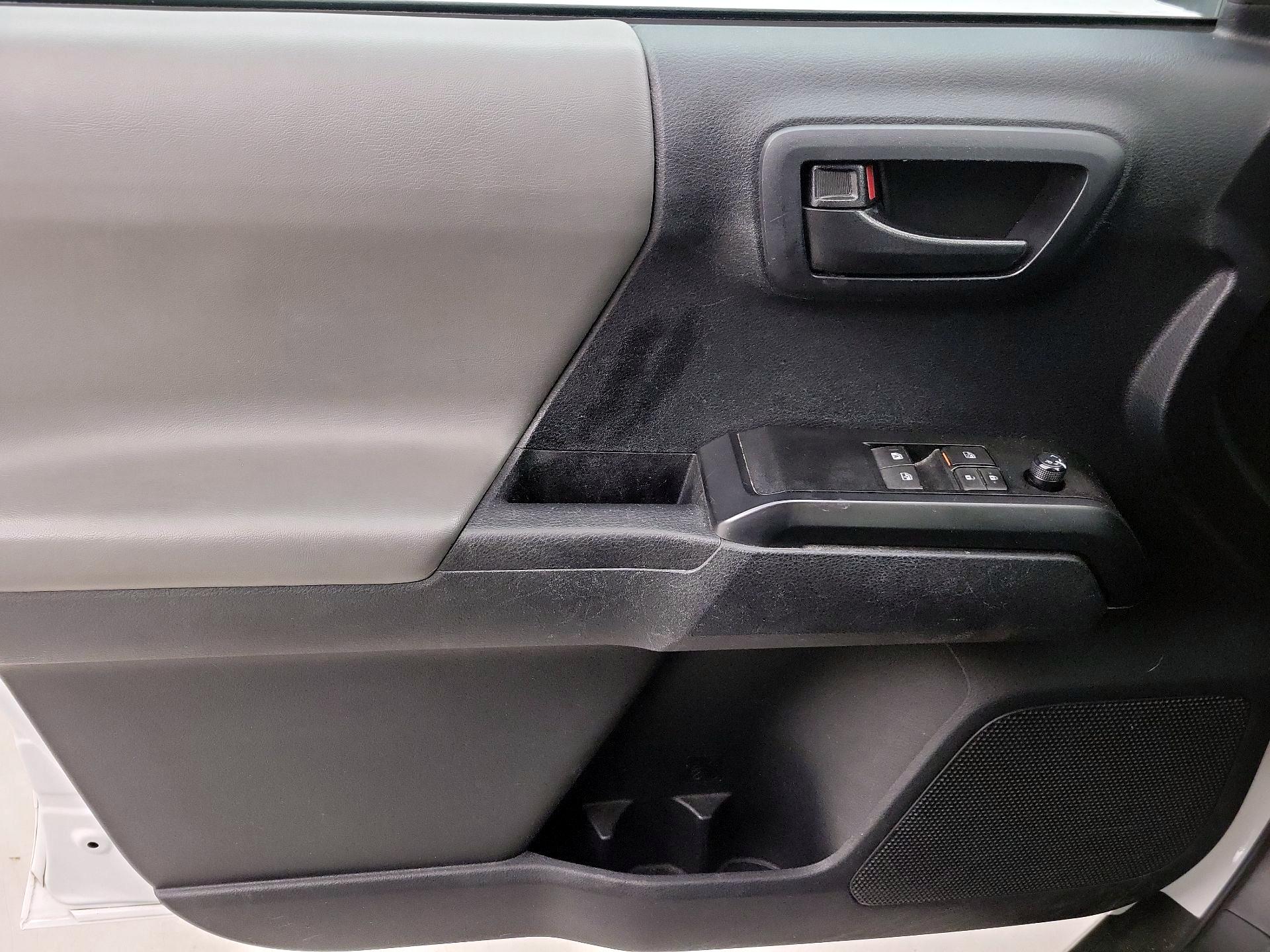 Thumbnail: 2020 Toyota Tacoma - 12