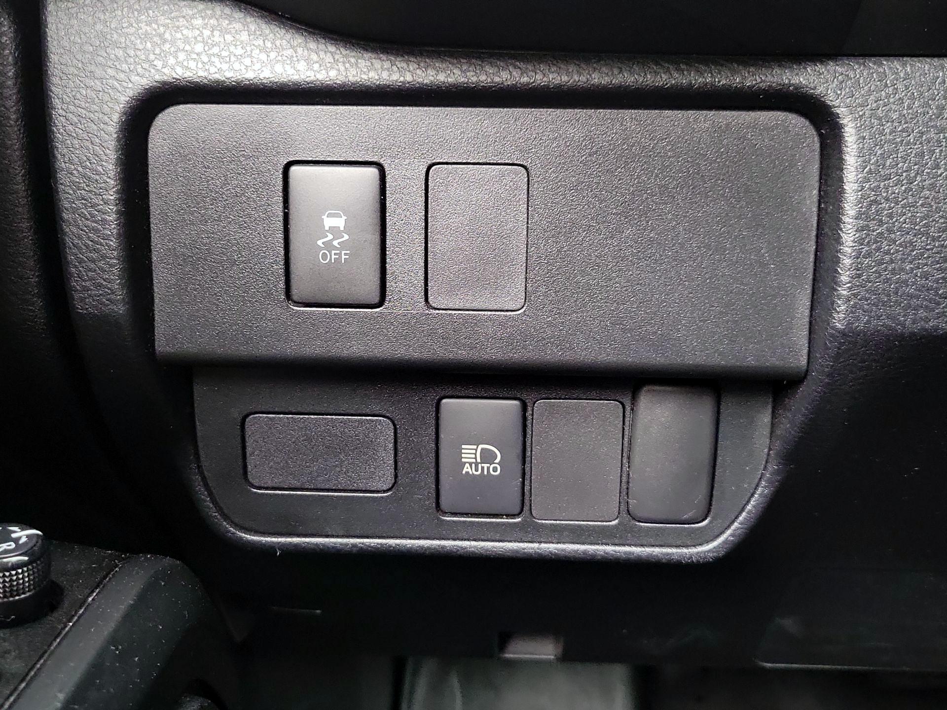 Thumbnail: 2020 Toyota Tacoma - 13