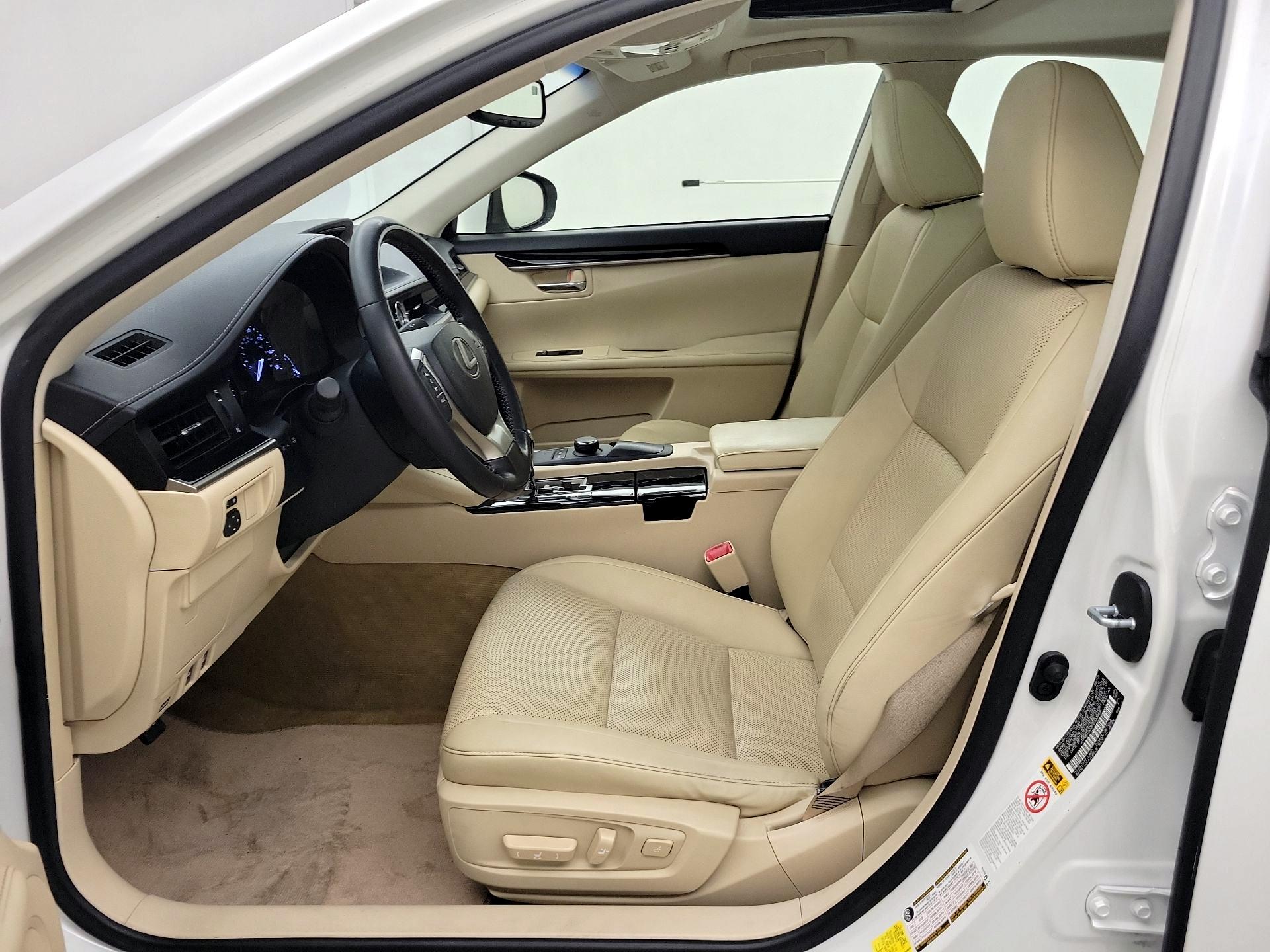 Thumbnail: 2015 Lexus ES - 11