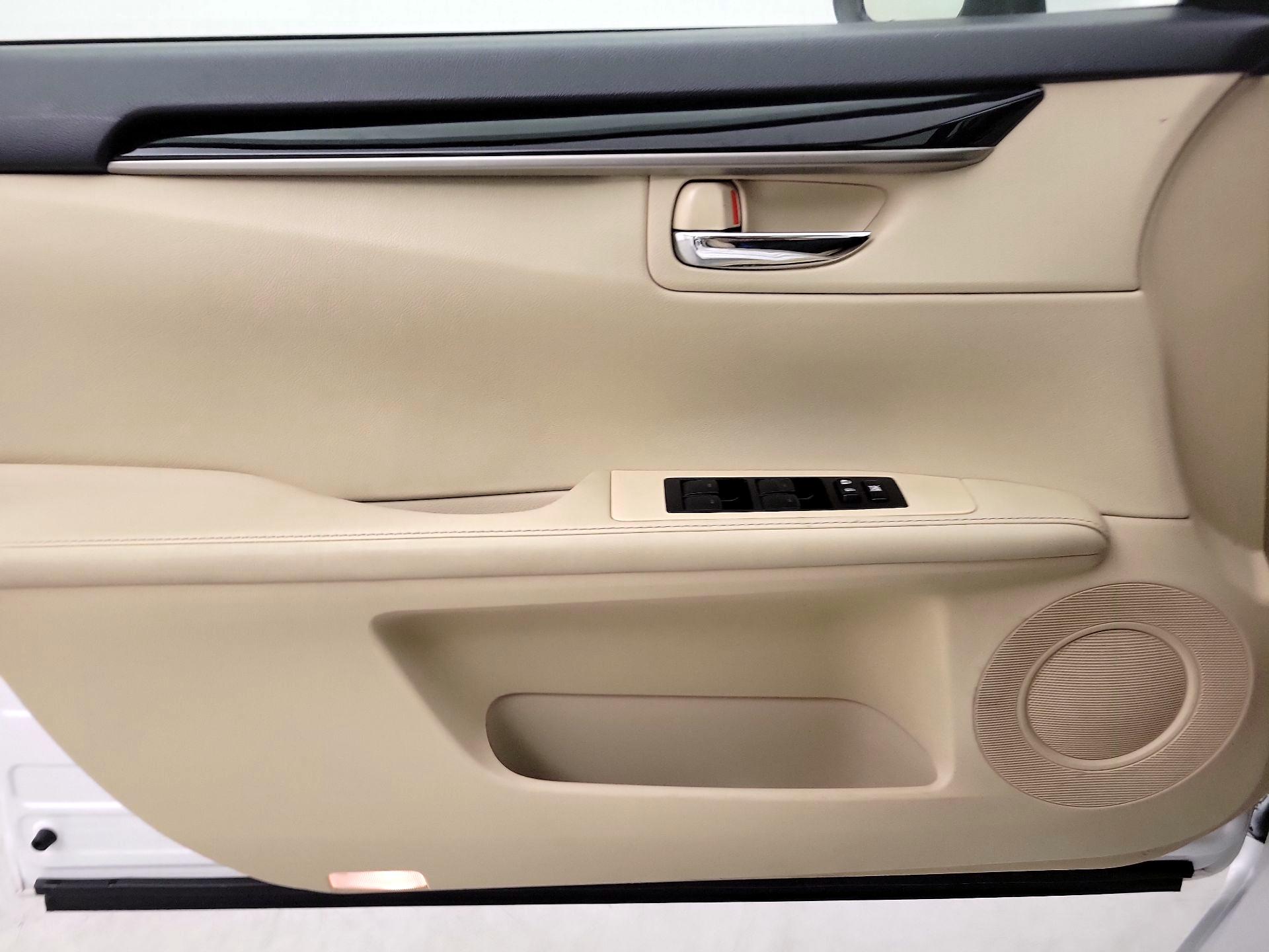 Thumbnail: 2015 Lexus ES - 12