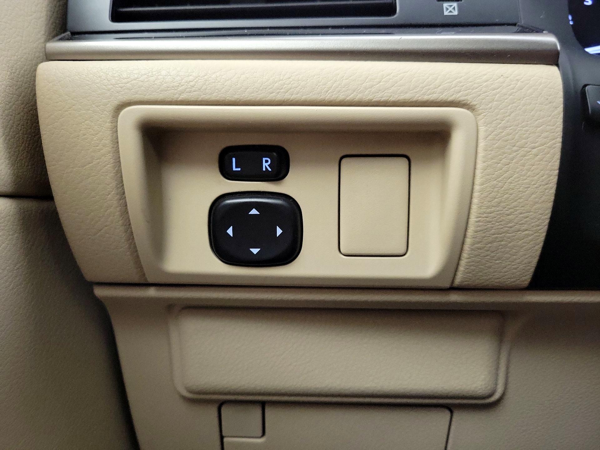 Thumbnail: 2015 Lexus ES - 13