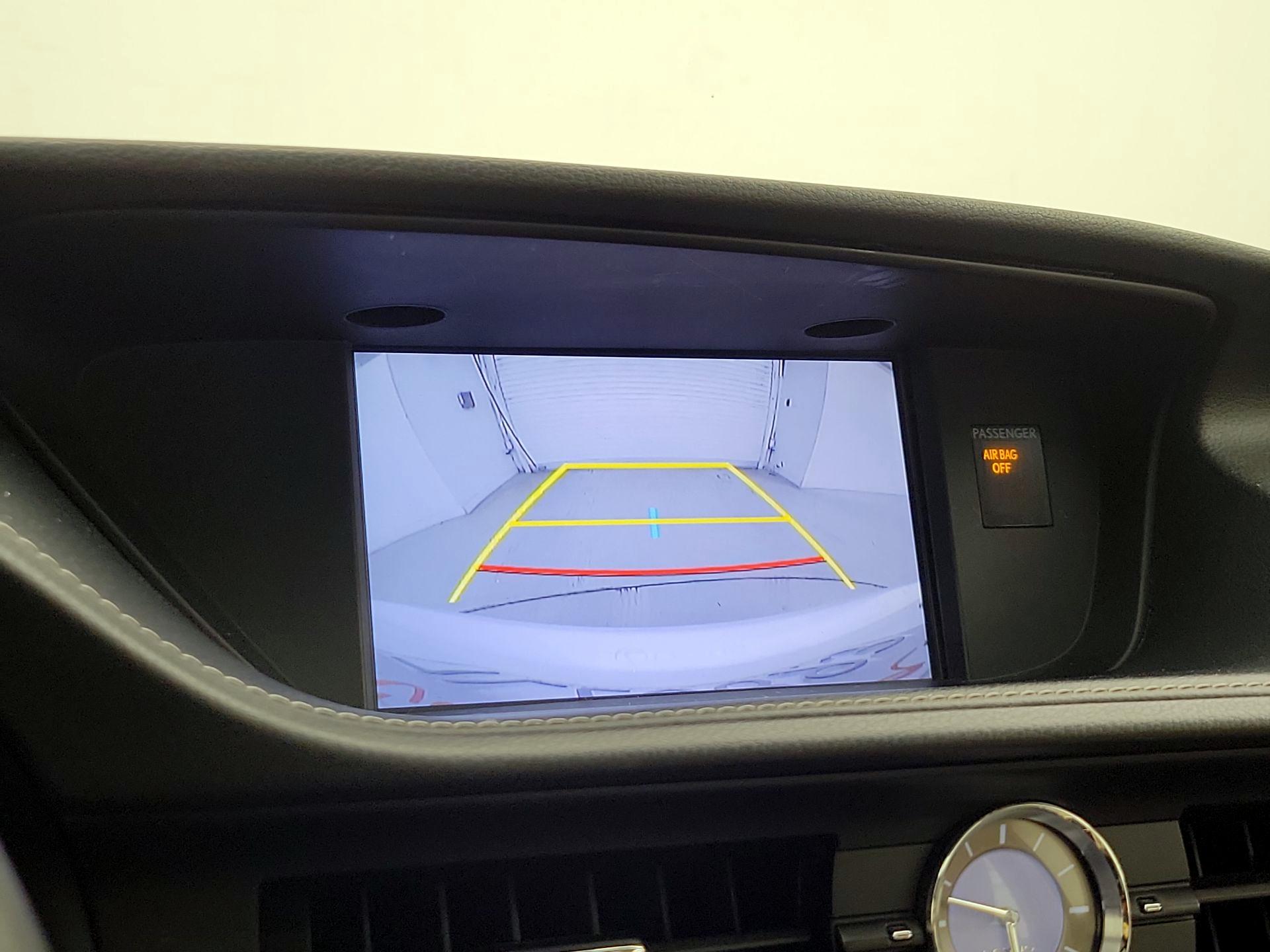 Thumbnail: 2015 Lexus ES - 14