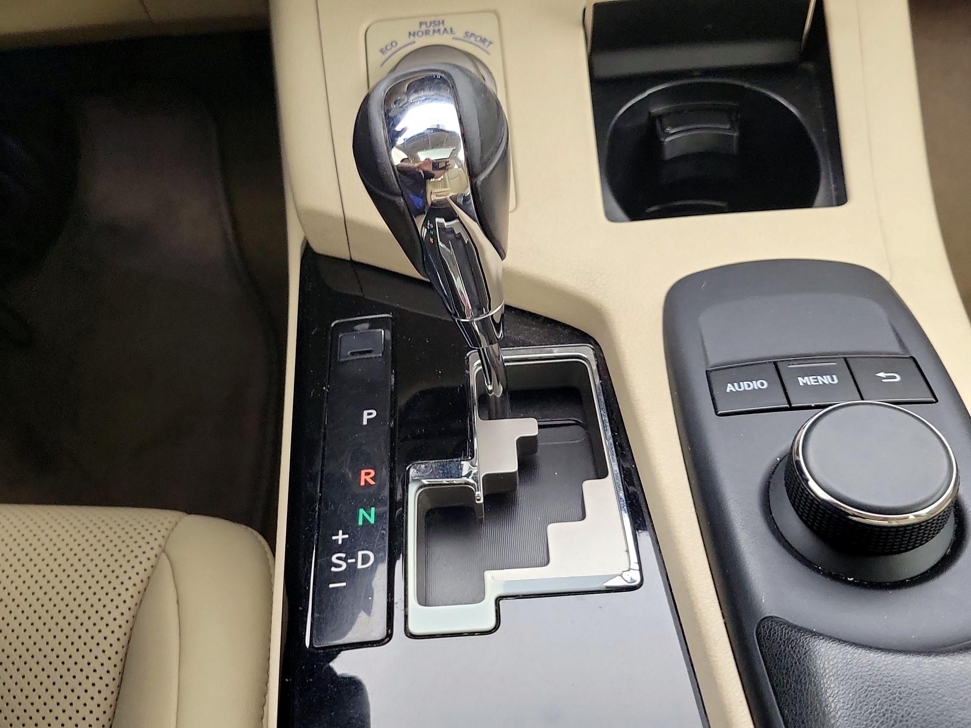 Thumbnail: 2015 Lexus ES - 17