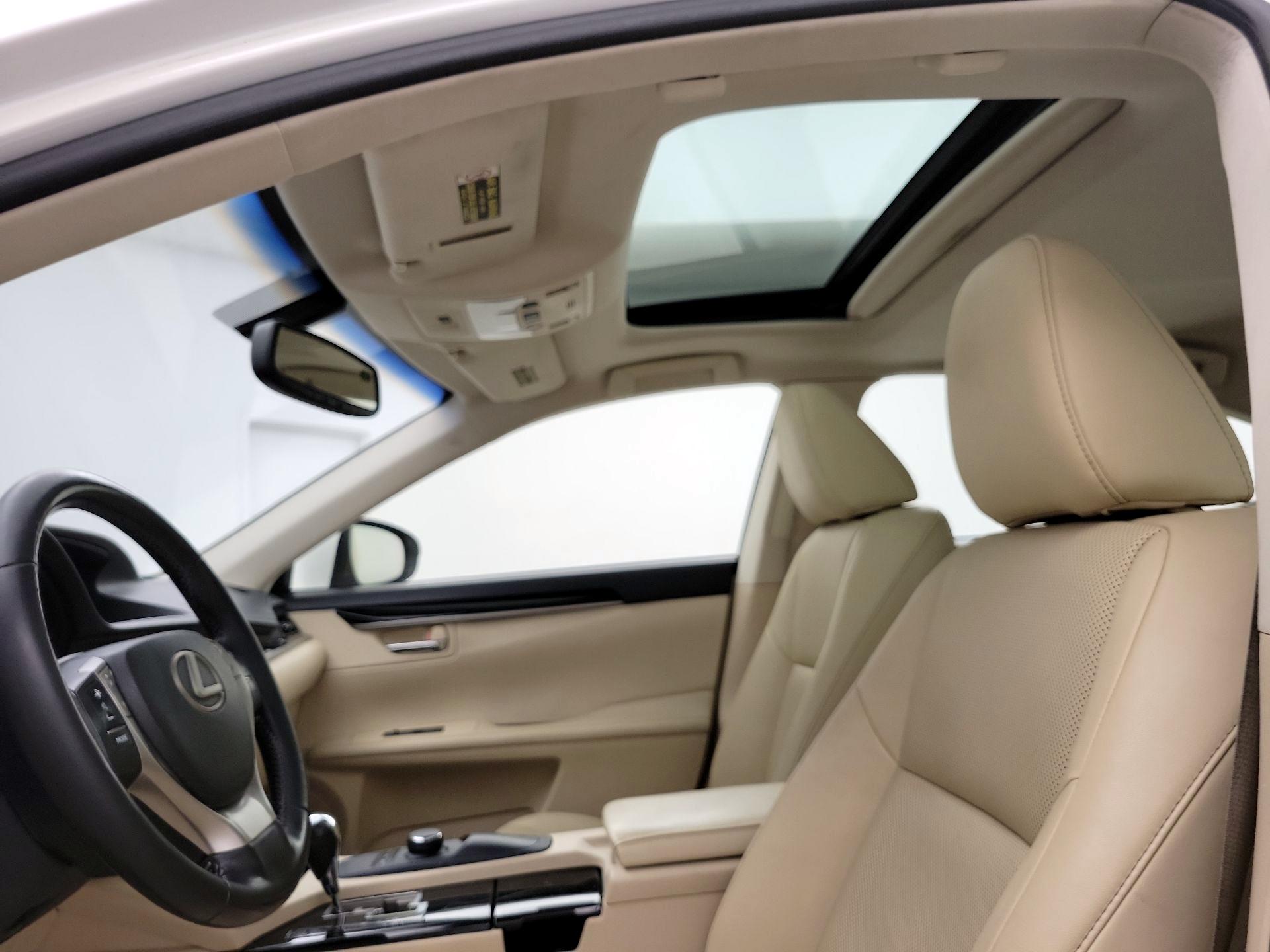 Thumbnail: 2015 Lexus ES - 19