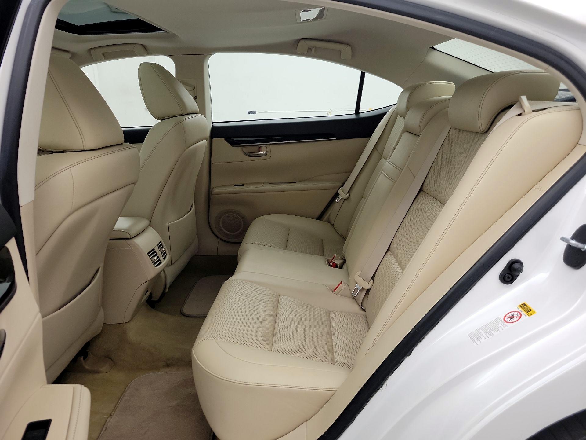 Thumbnail: 2015 Lexus ES - 20