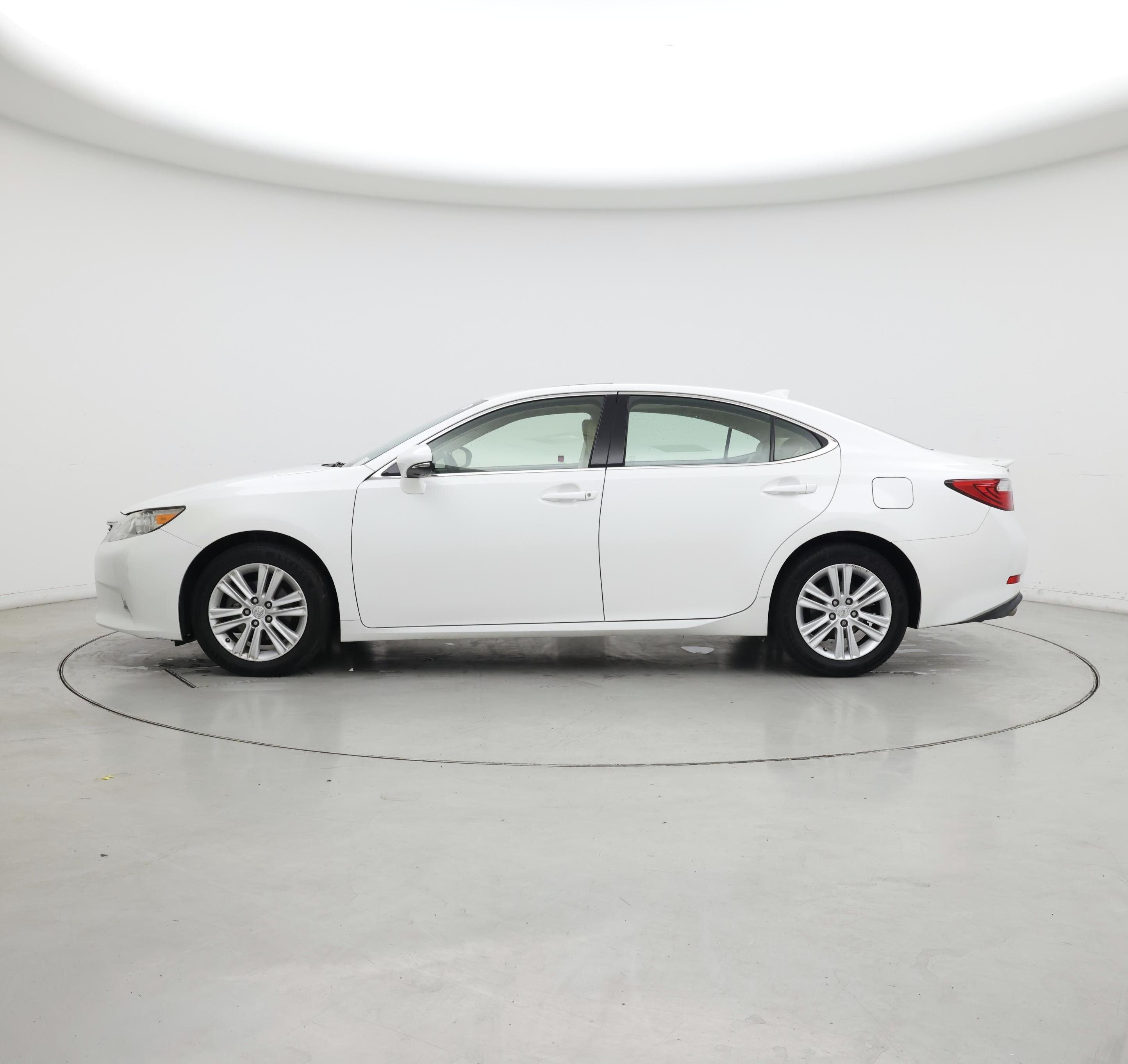 Thumbnail: 2015 Lexus ES - 3