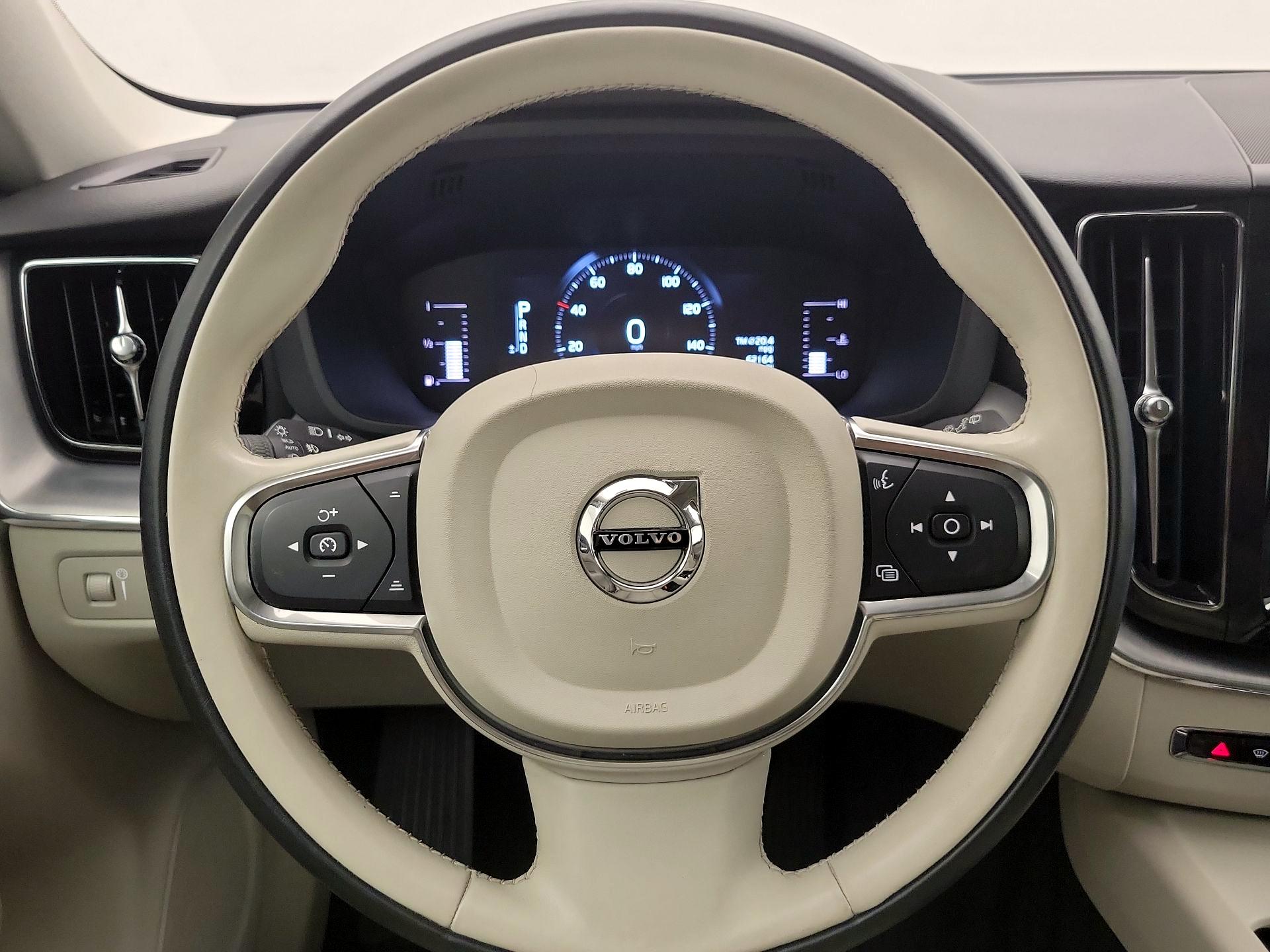 Thumbnail: 2019 Volvo XC60 - 10