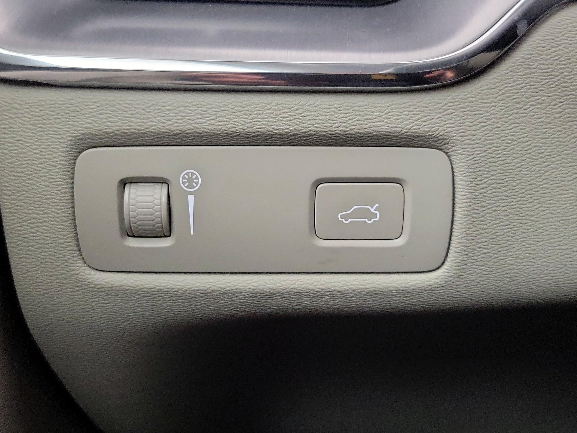 Thumbnail: 2019 Volvo XC60 - 13