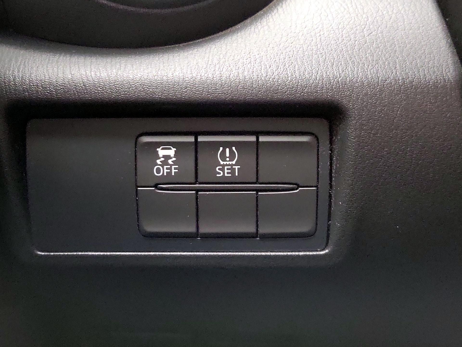 Thumbnail: 2016 Mazda MX-5 Miata - 13