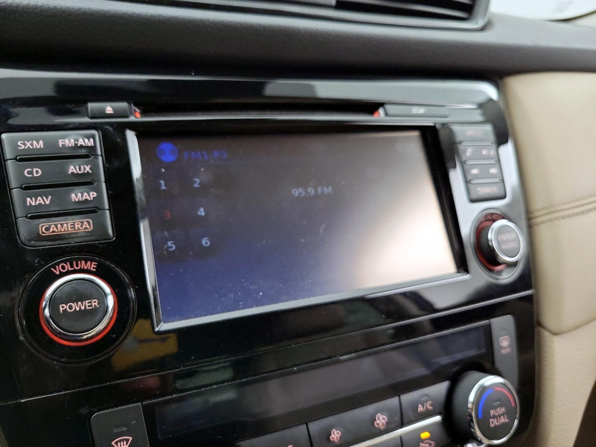 Thumbnail: 2017 Nissan Rogue - 16