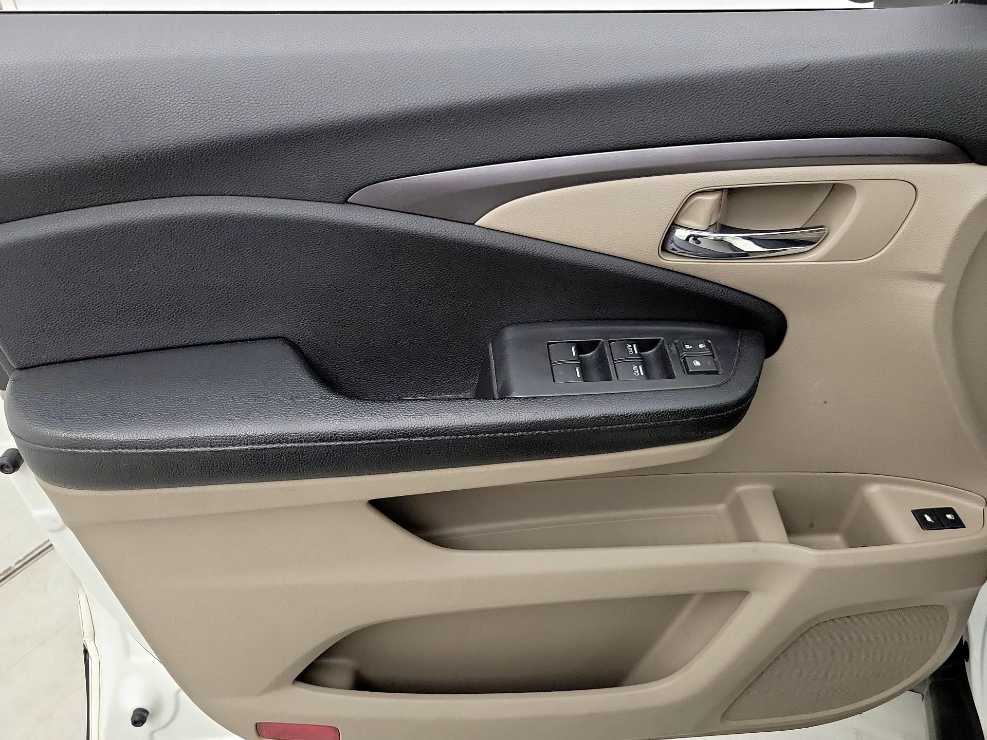 Thumbnail: 2016 Honda Pilot - 12