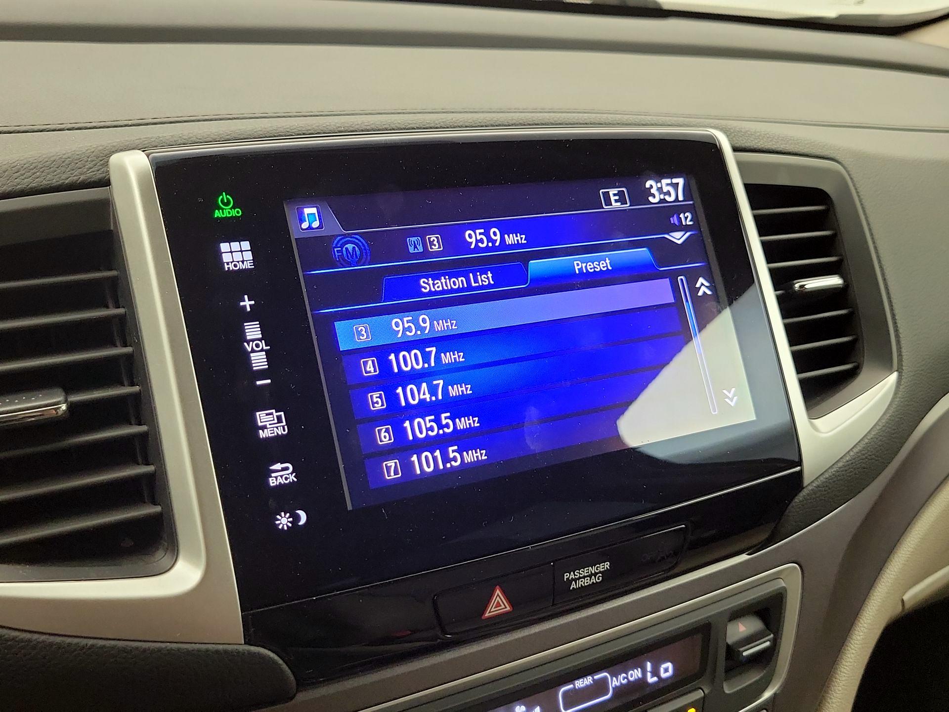 Thumbnail: 2016 Honda Pilot - 15