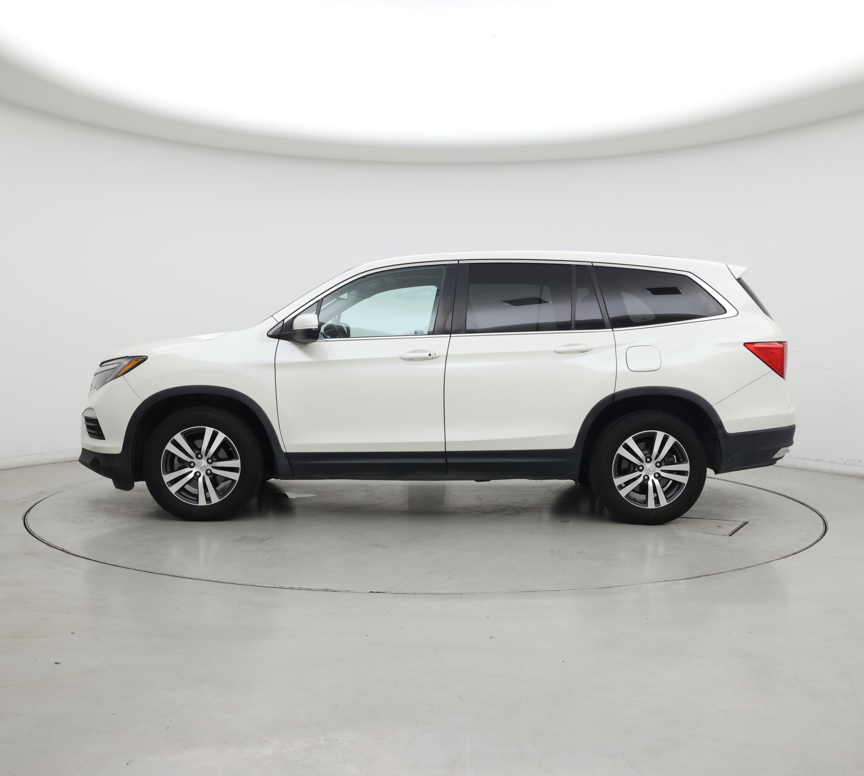 Thumbnail: 2016 Honda Pilot - 3