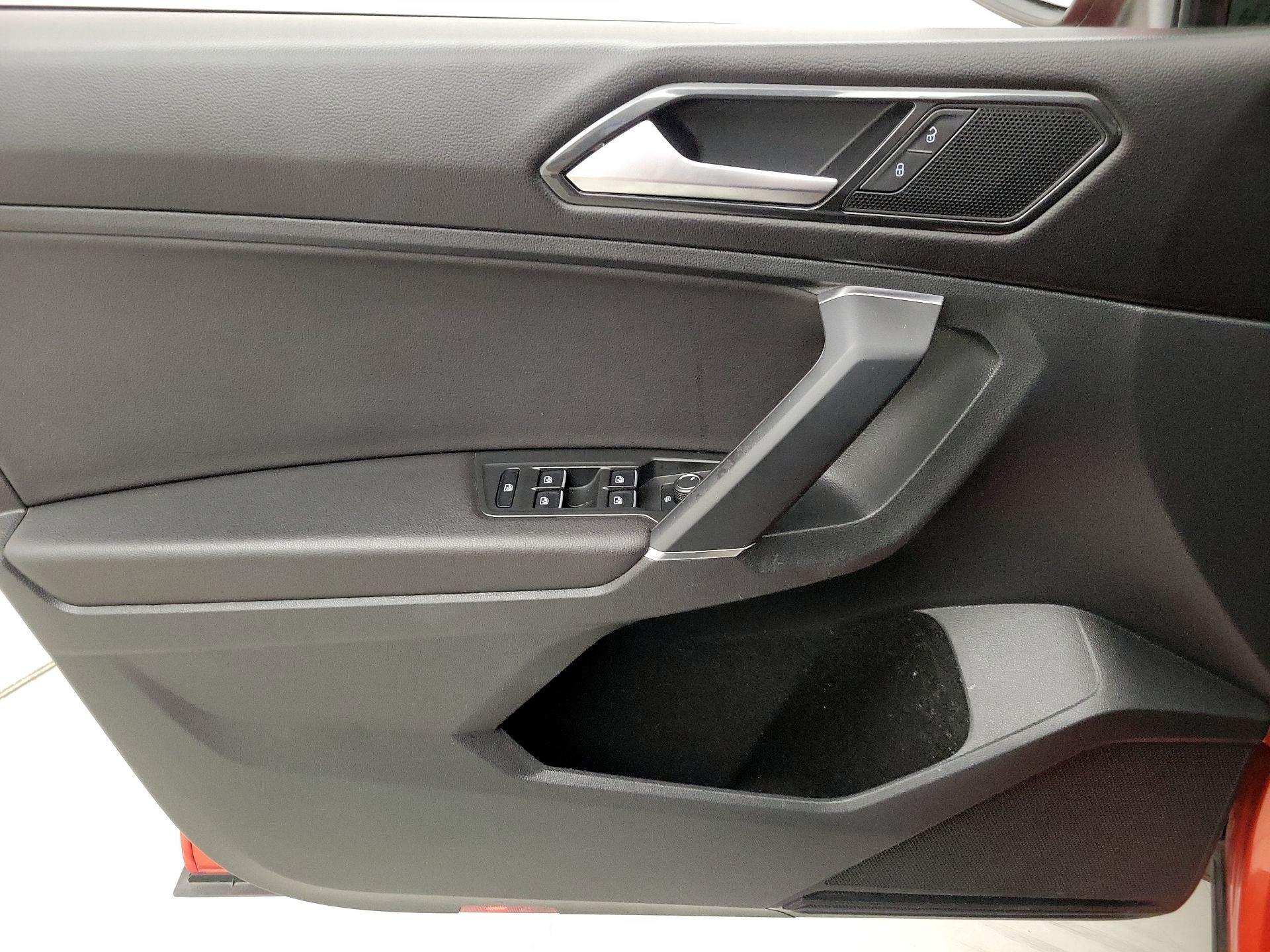 Thumbnail: 2018 Volkswagen Tiguan - 12