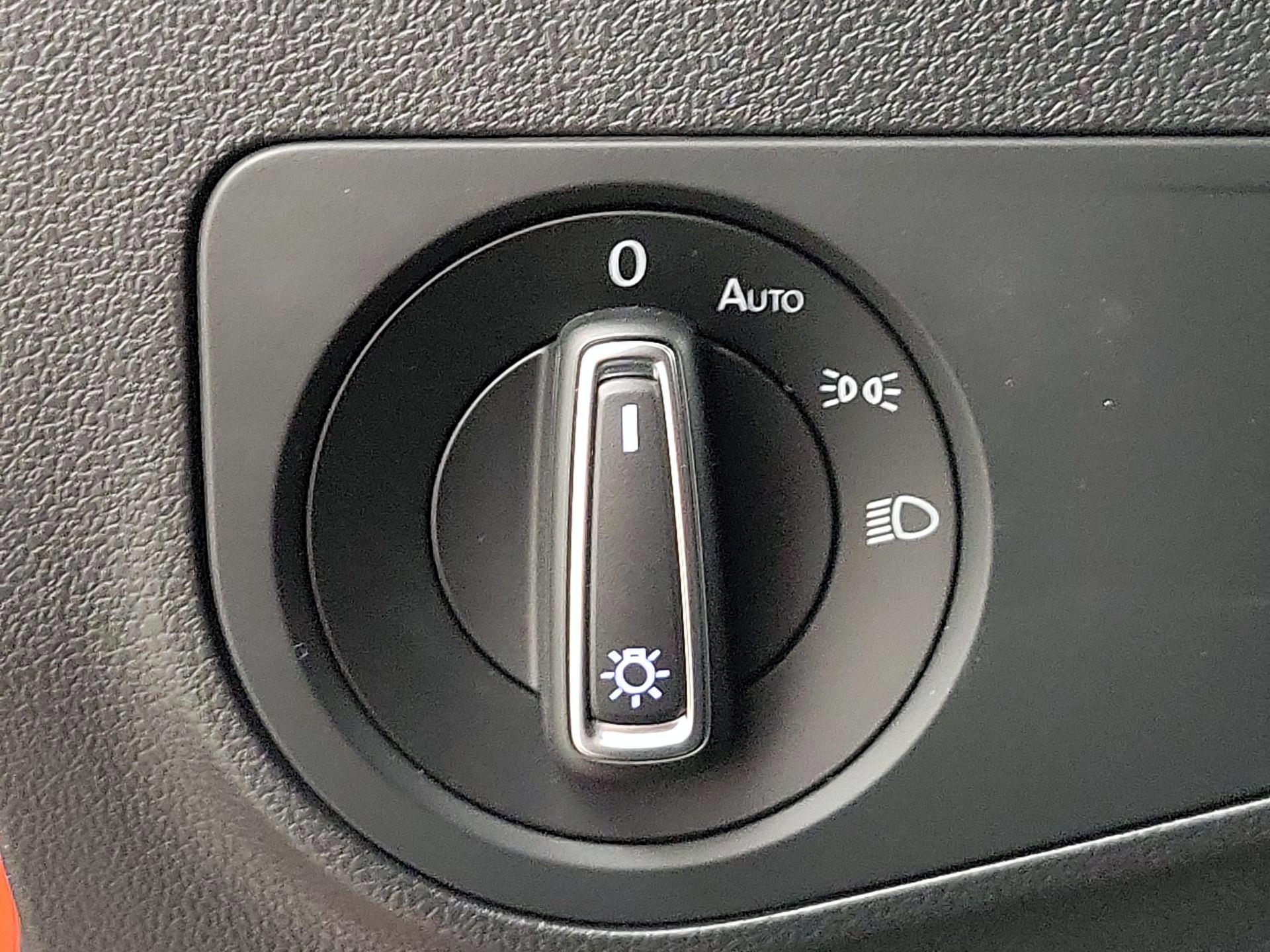 Thumbnail: 2018 Volkswagen Tiguan - 13