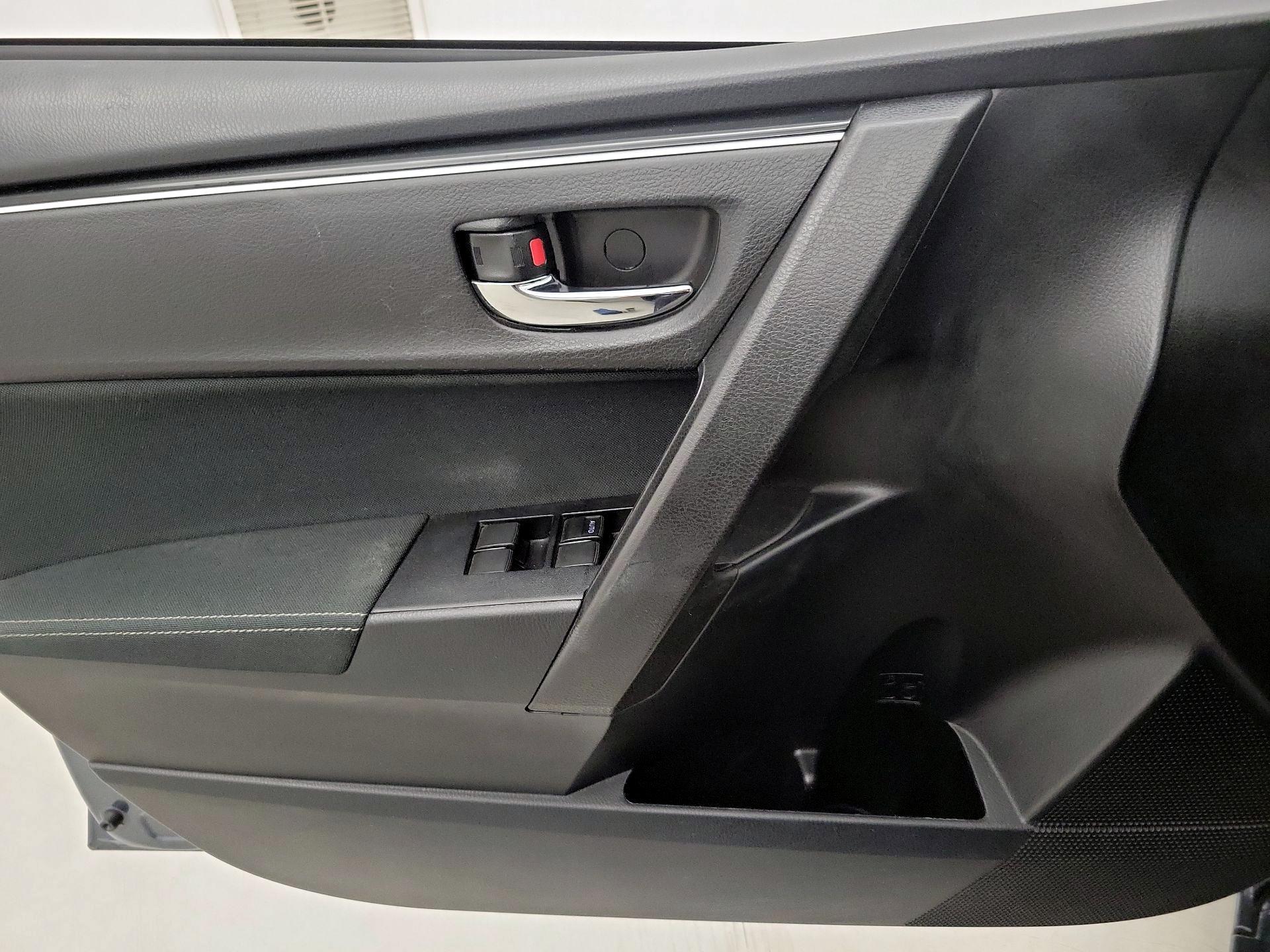 Thumbnail: 2018 Toyota Corolla - 12