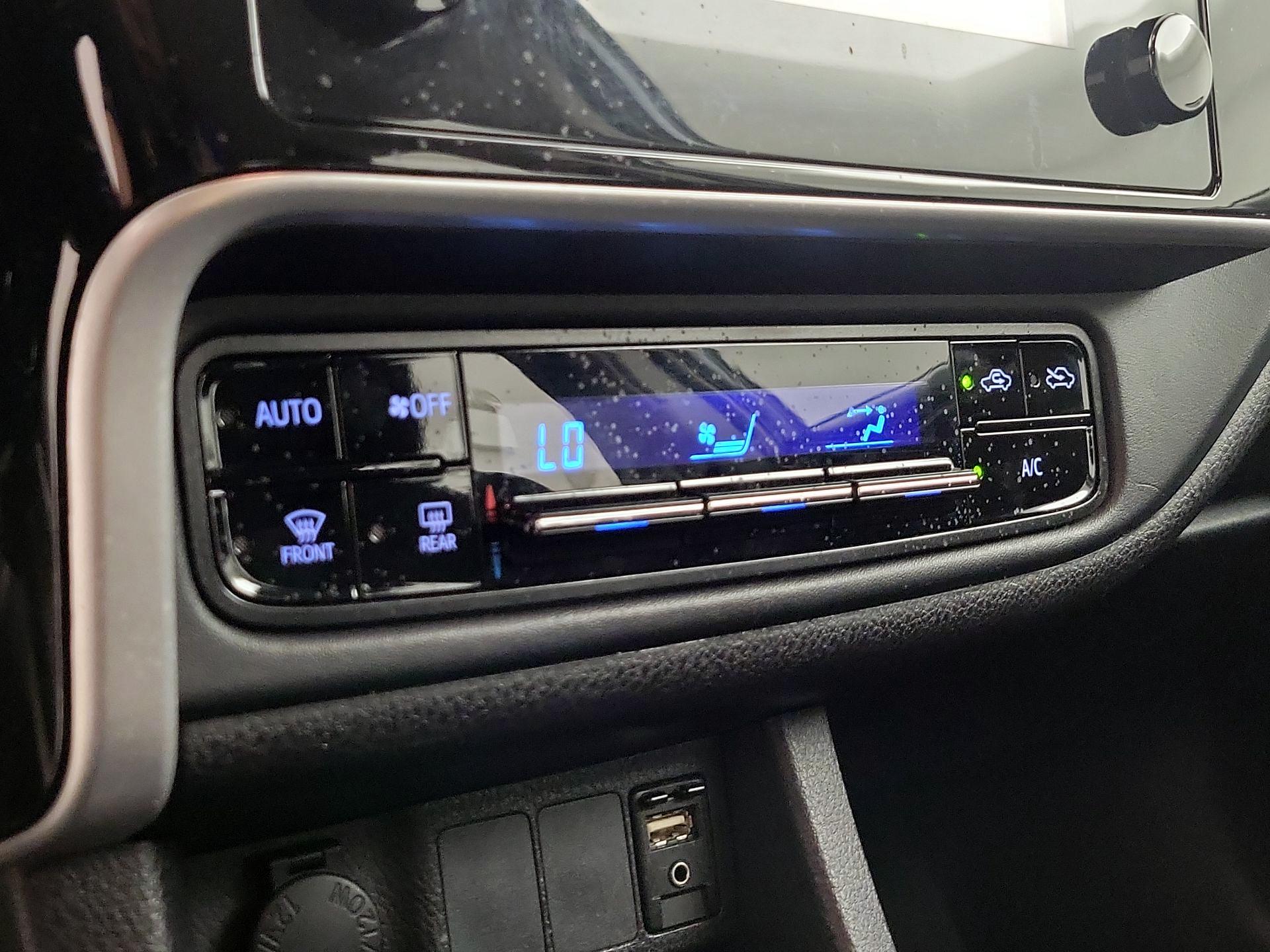 Thumbnail: 2018 Toyota Corolla - 16