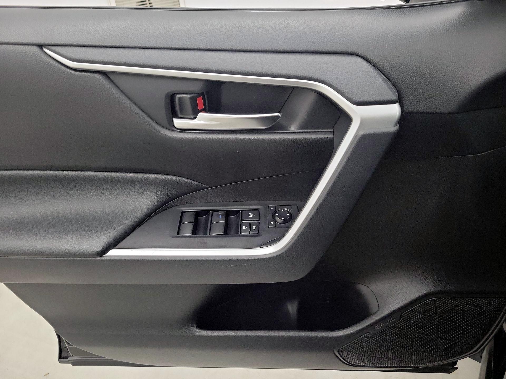 Thumbnail: 2021 Toyota RAV4 - 12