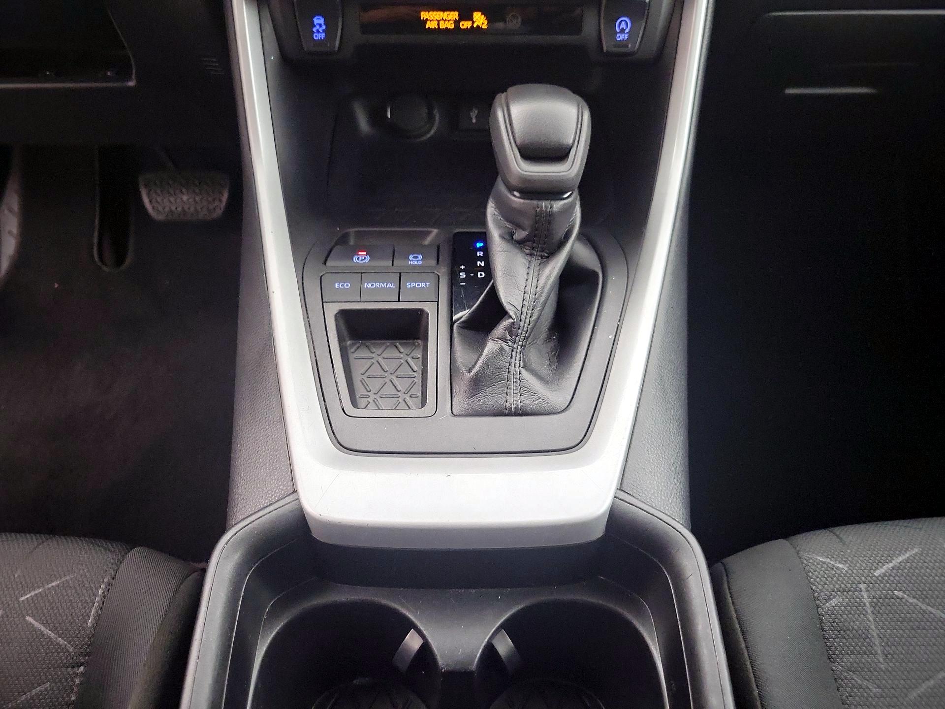 Thumbnail: 2021 Toyota RAV4 - 17