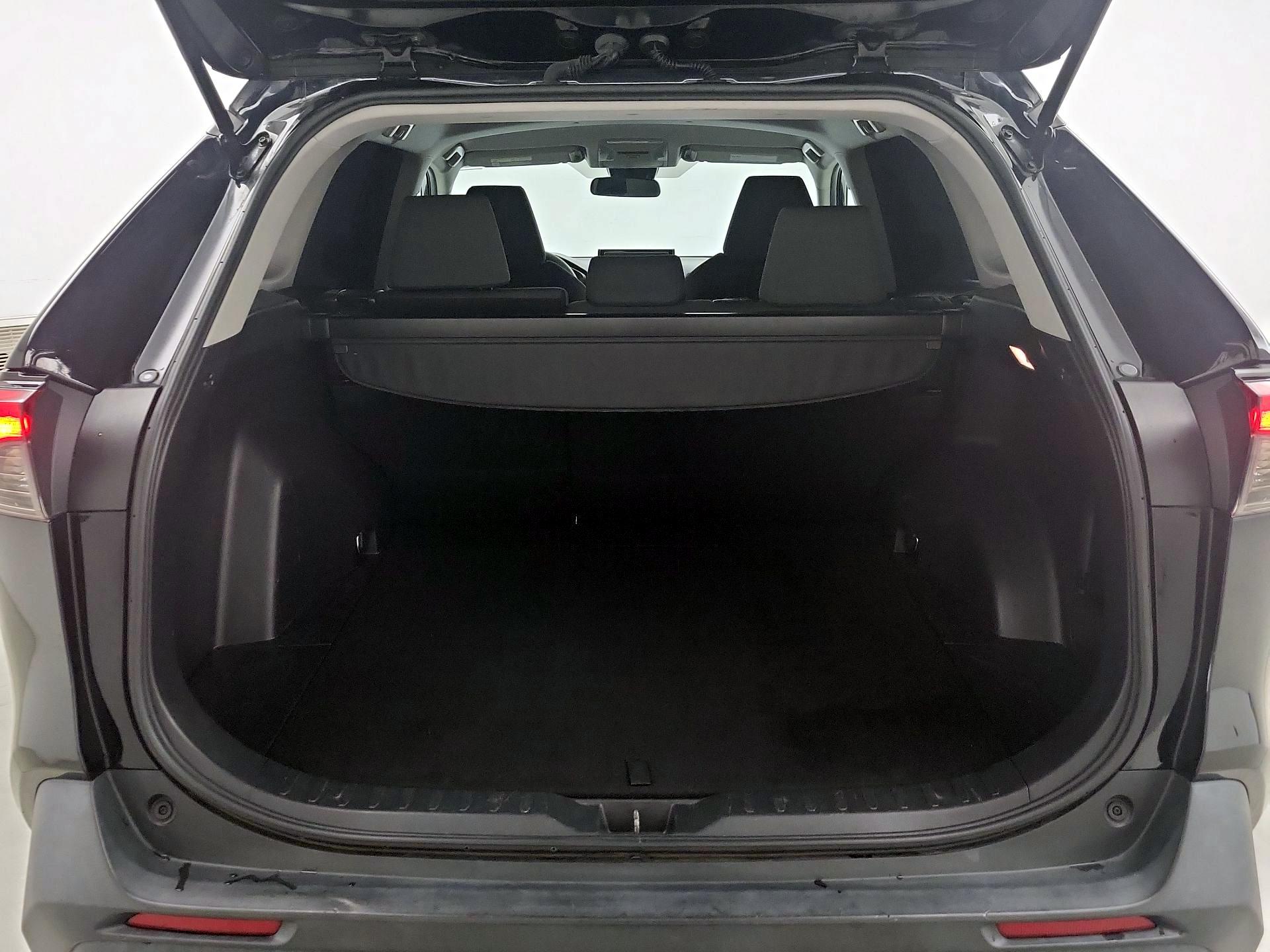 Thumbnail: 2021 Toyota RAV4 - 20