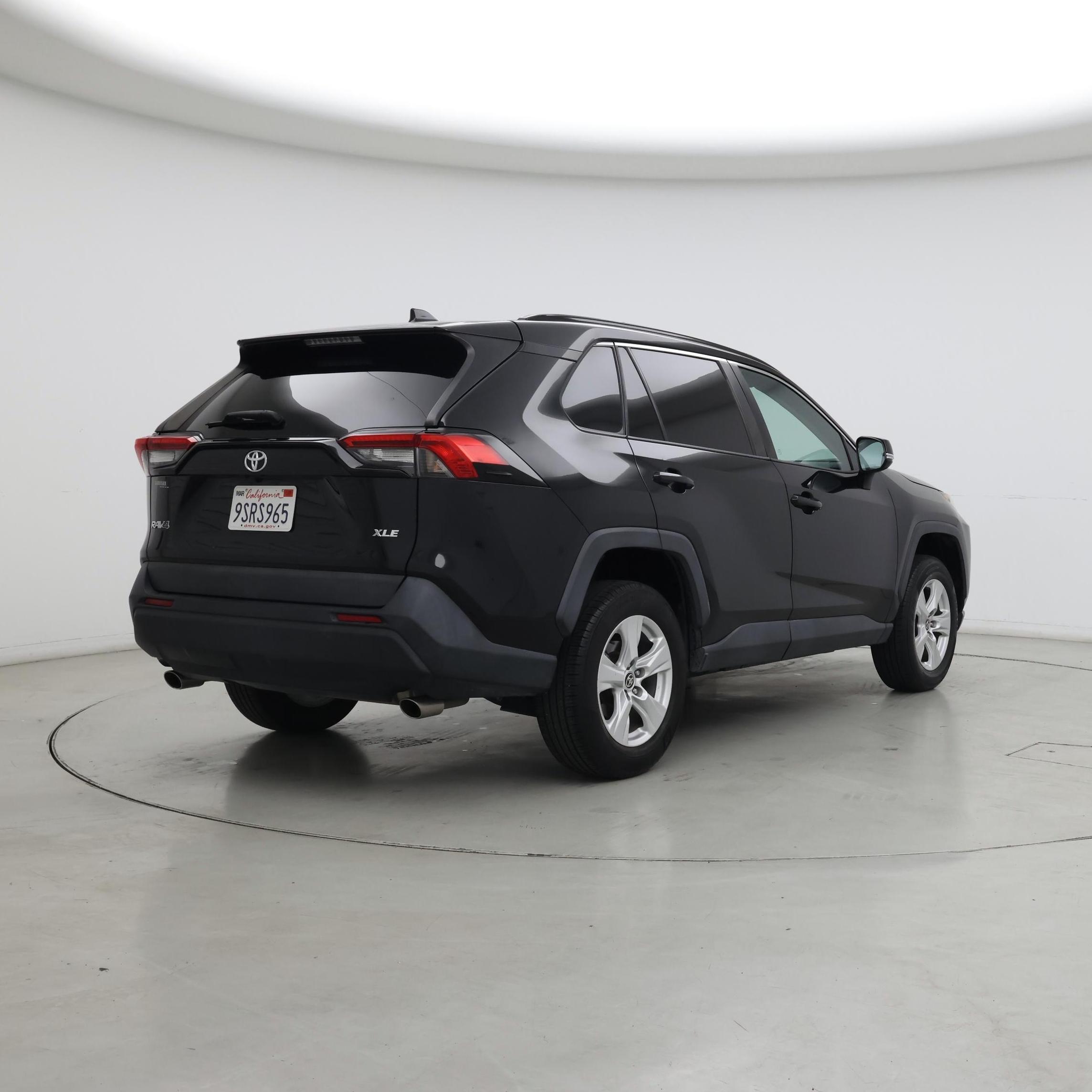 Thumbnail: 2021 Toyota RAV4 - 8