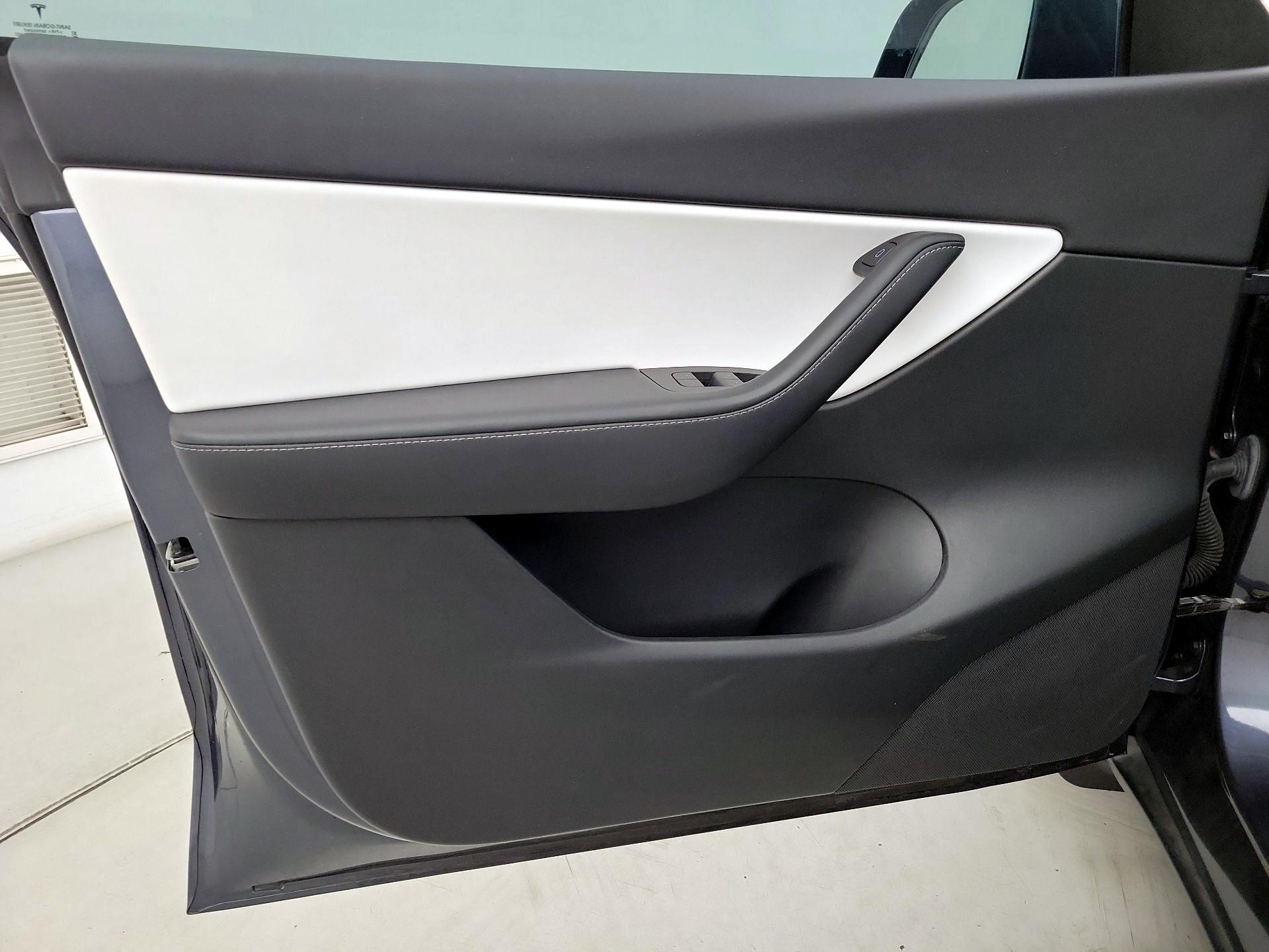 Thumbnail: 2022 Tesla Model Y - 12