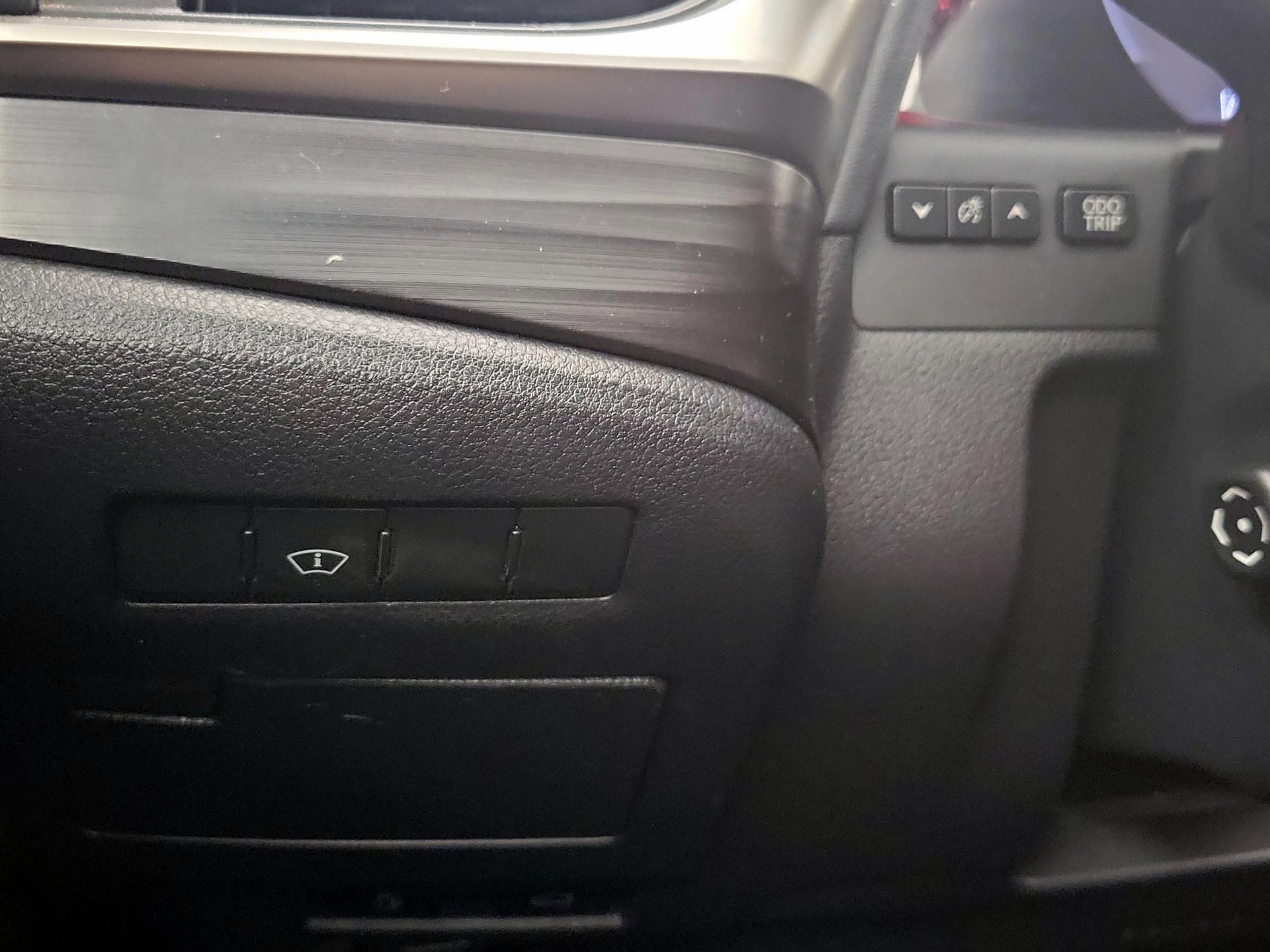 Thumbnail: 2019 Lexus ES - 13