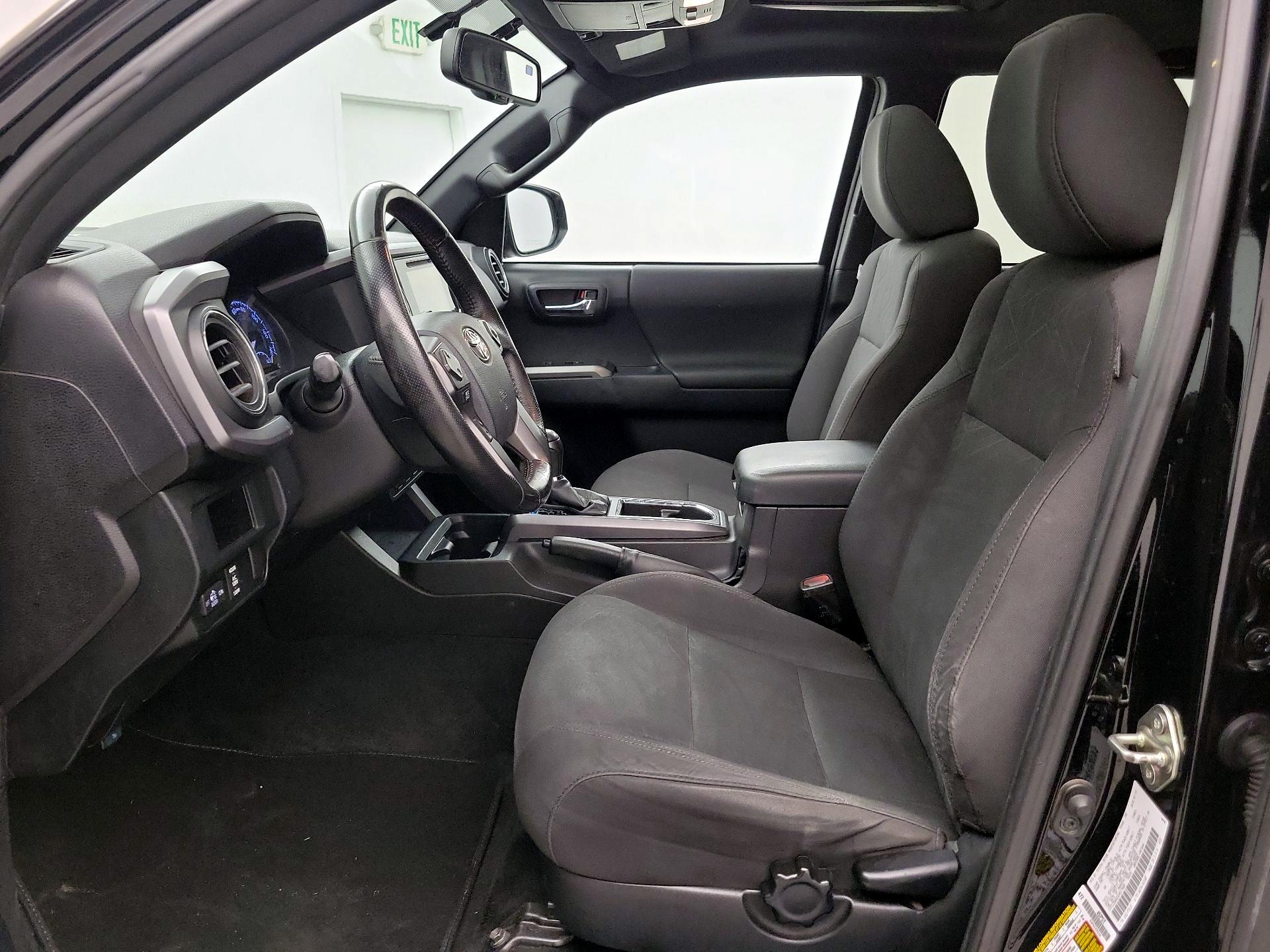 Thumbnail: 2016 Toyota Tacoma - 11