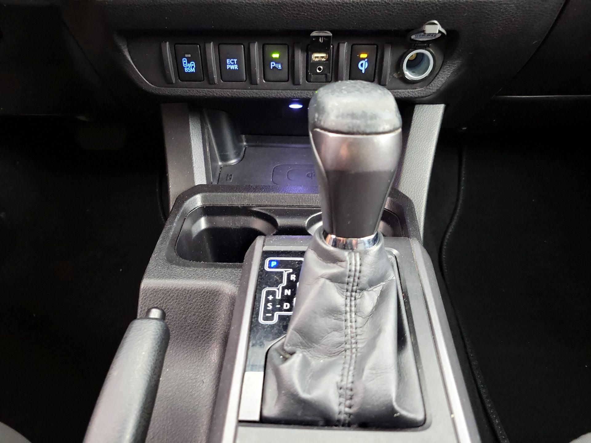 Thumbnail: 2016 Toyota Tacoma - 17