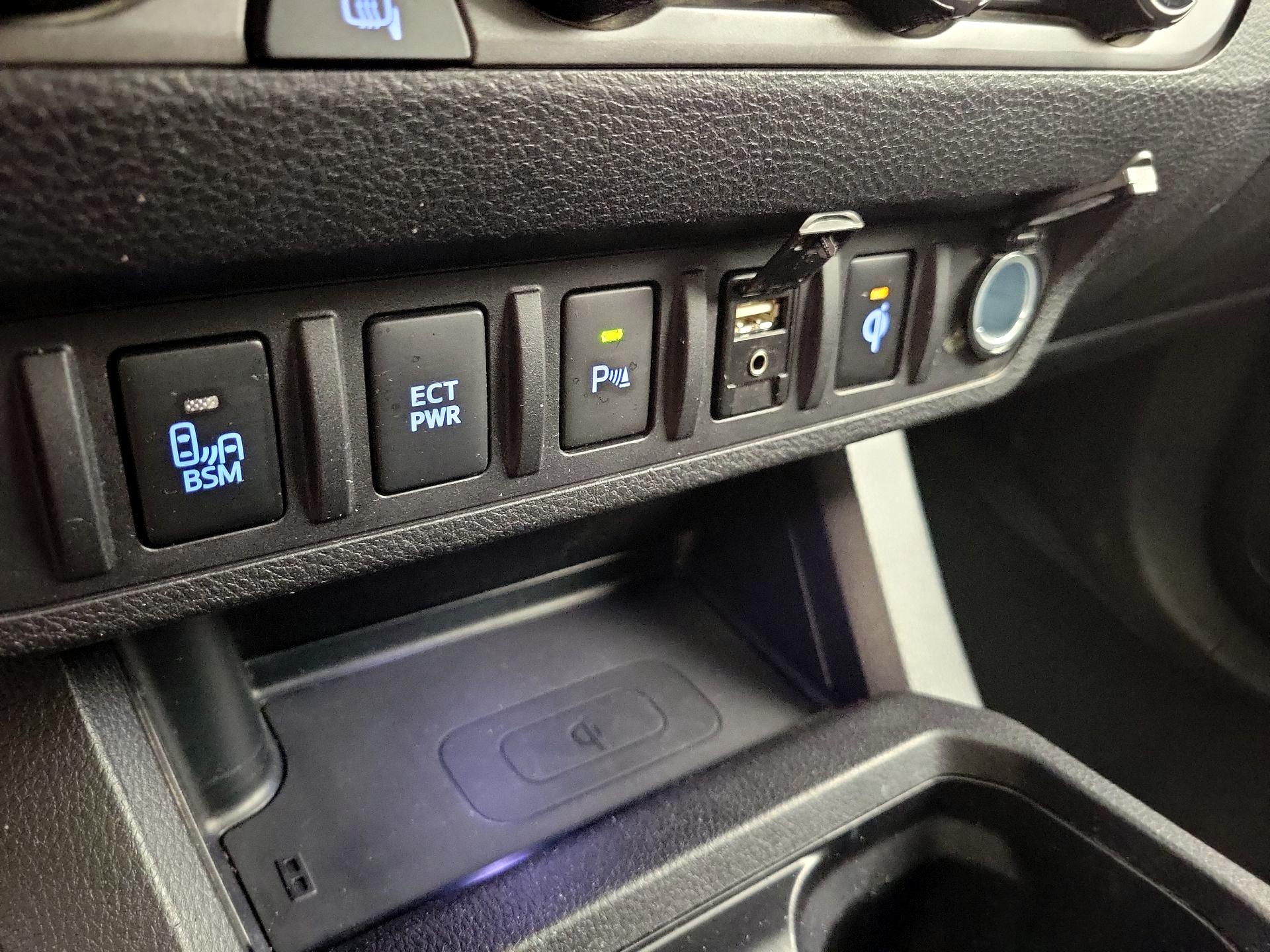 Thumbnail: 2016 Toyota Tacoma - 18