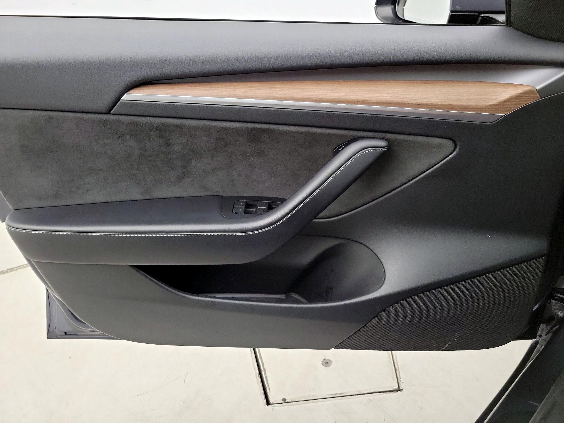 Thumbnail: 2023 Tesla Model 3 - 12