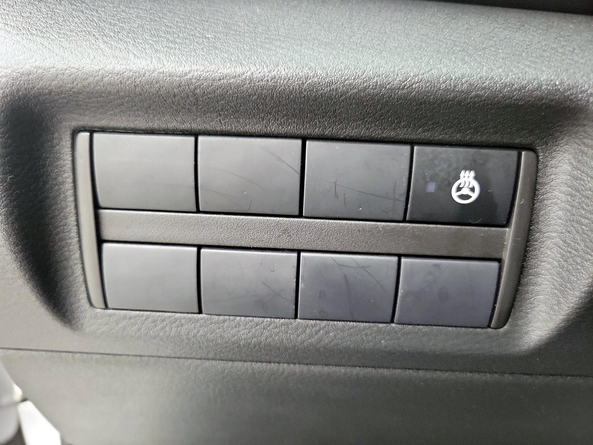 Thumbnail: 2023 Nissan Kicks - 13