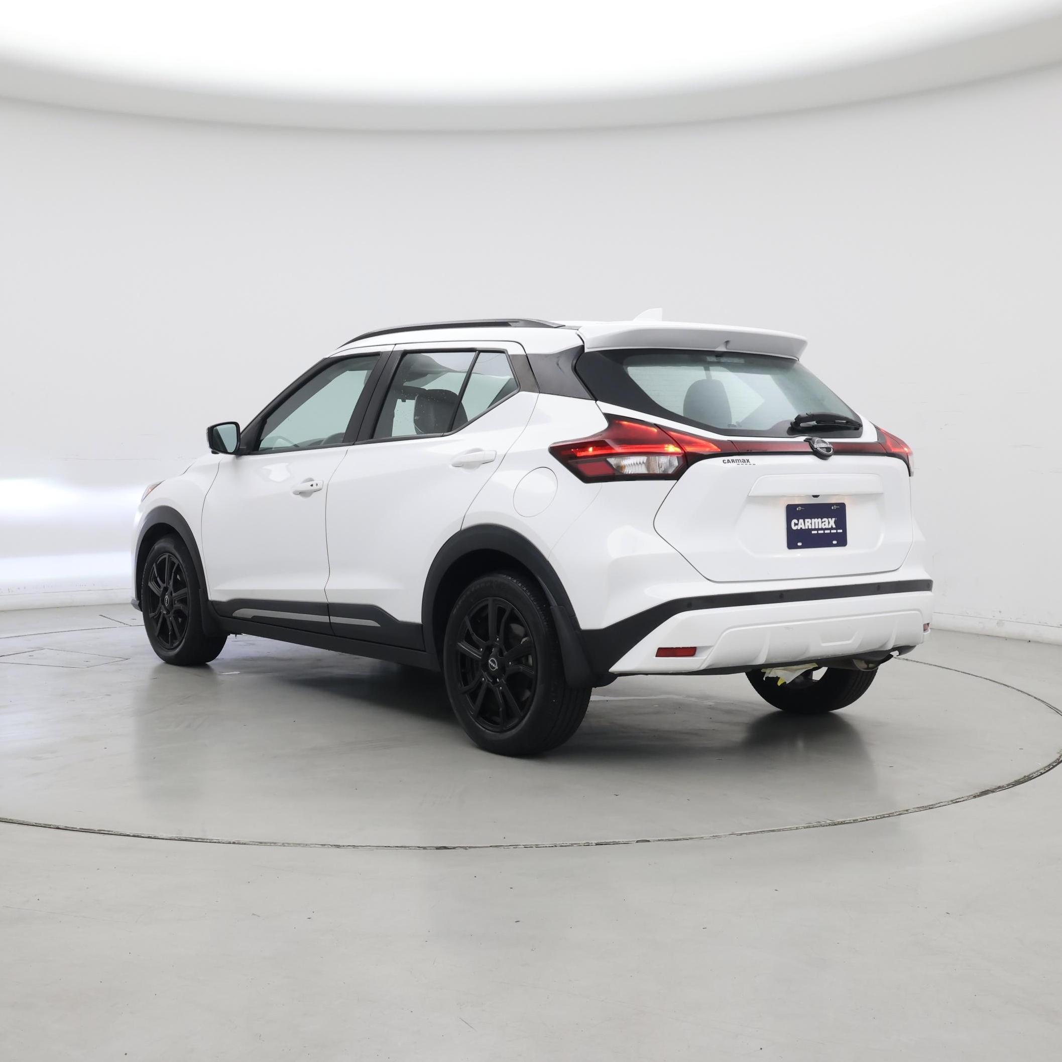 Thumbnail: 2023 Nissan Kicks - 2