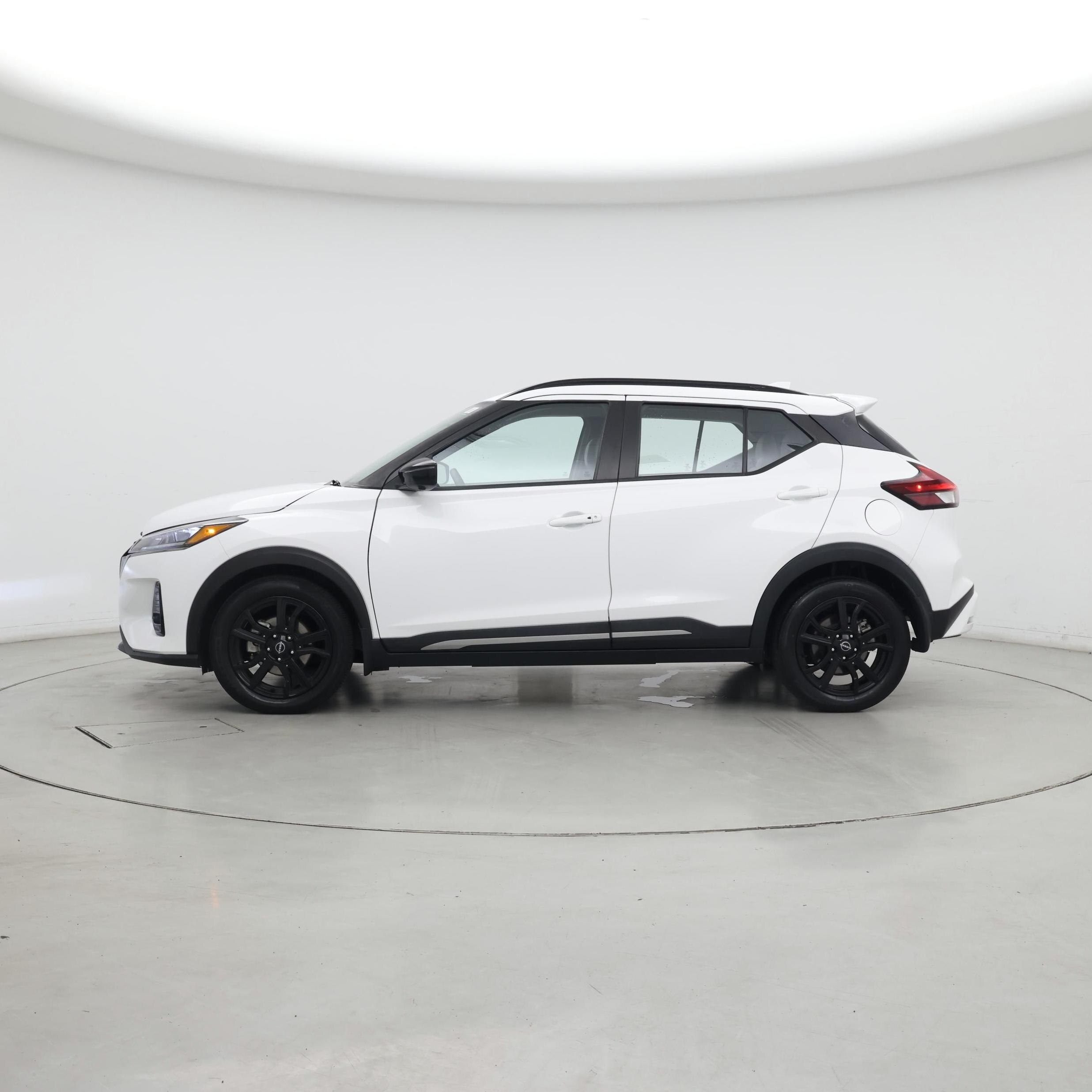 Thumbnail: 2023 Nissan Kicks - 3