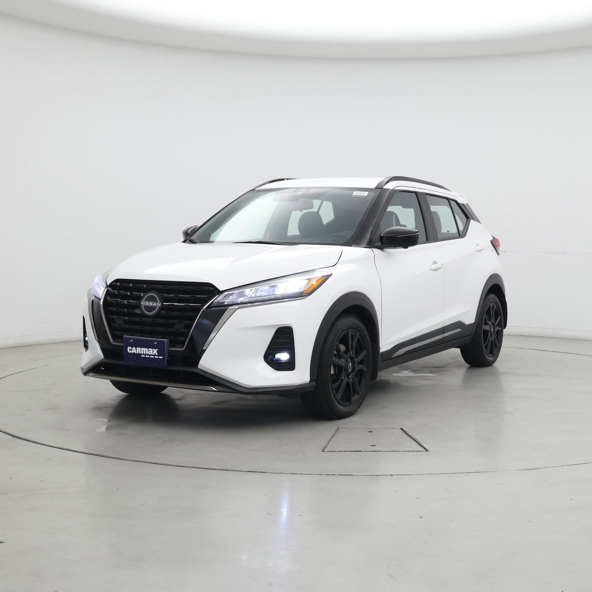 Thumbnail: 2023 Nissan Kicks - 4