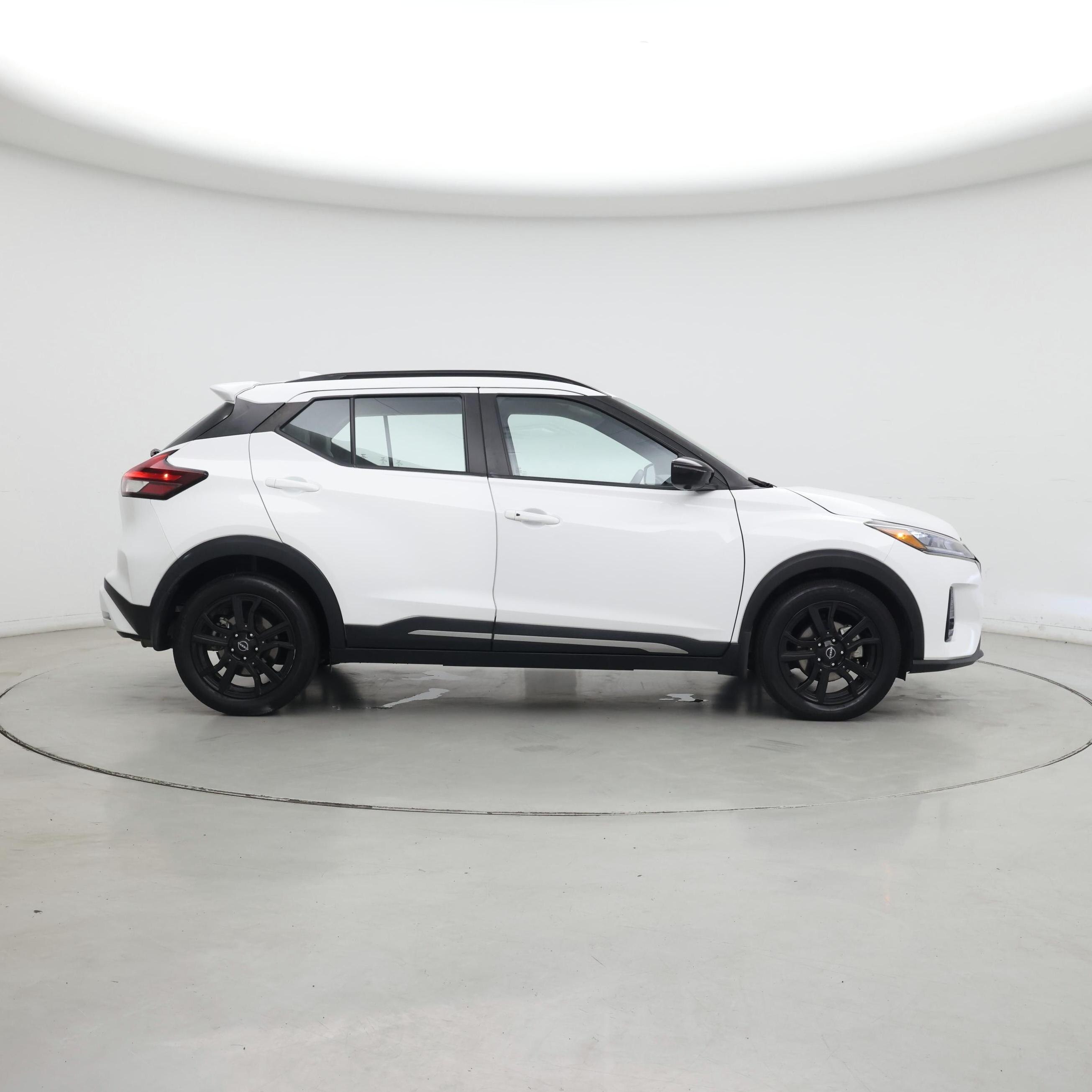 Thumbnail: 2023 Nissan Kicks - 7