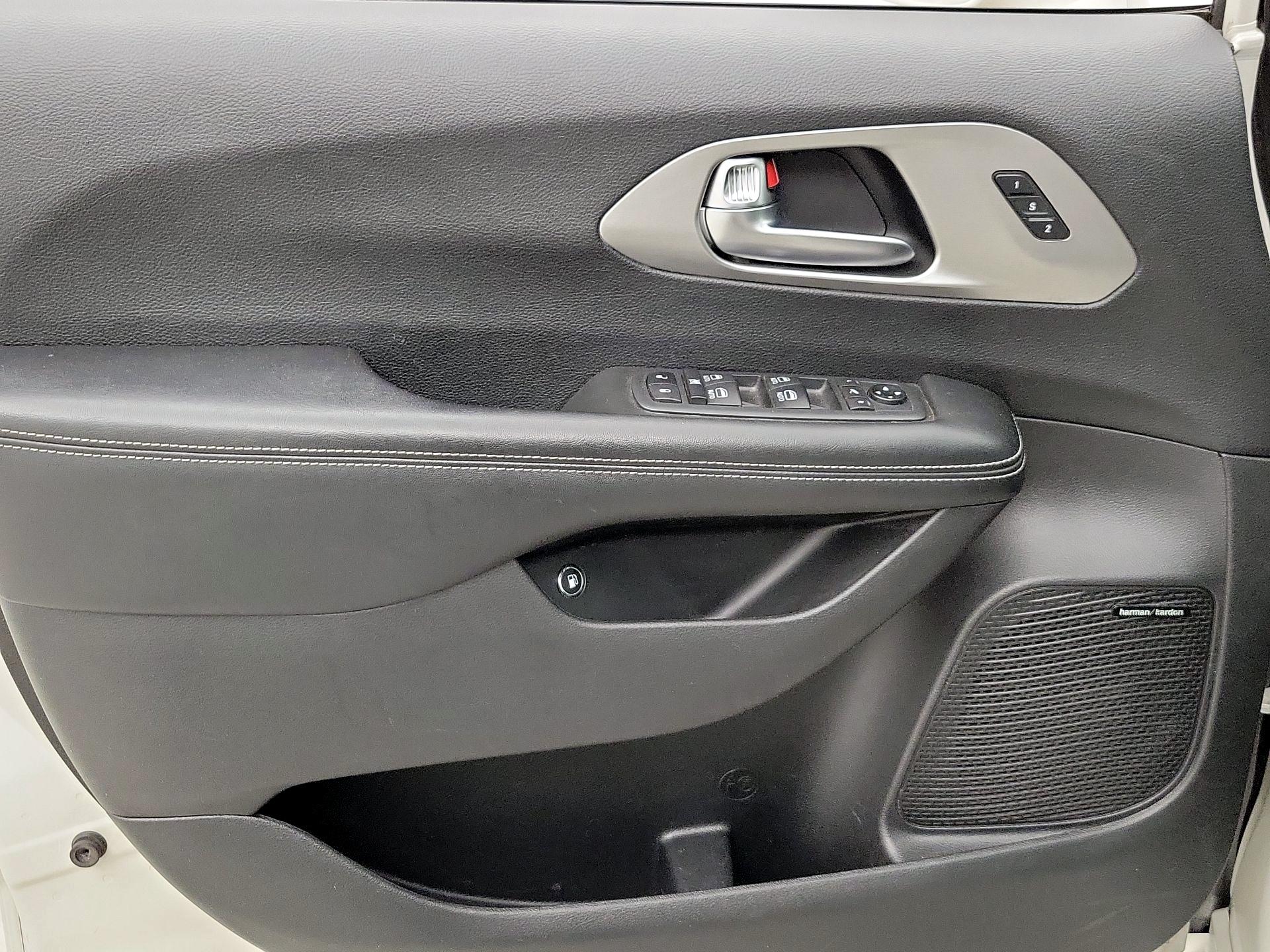 Thumbnail: 2021 Chrysler Pacifica - 12