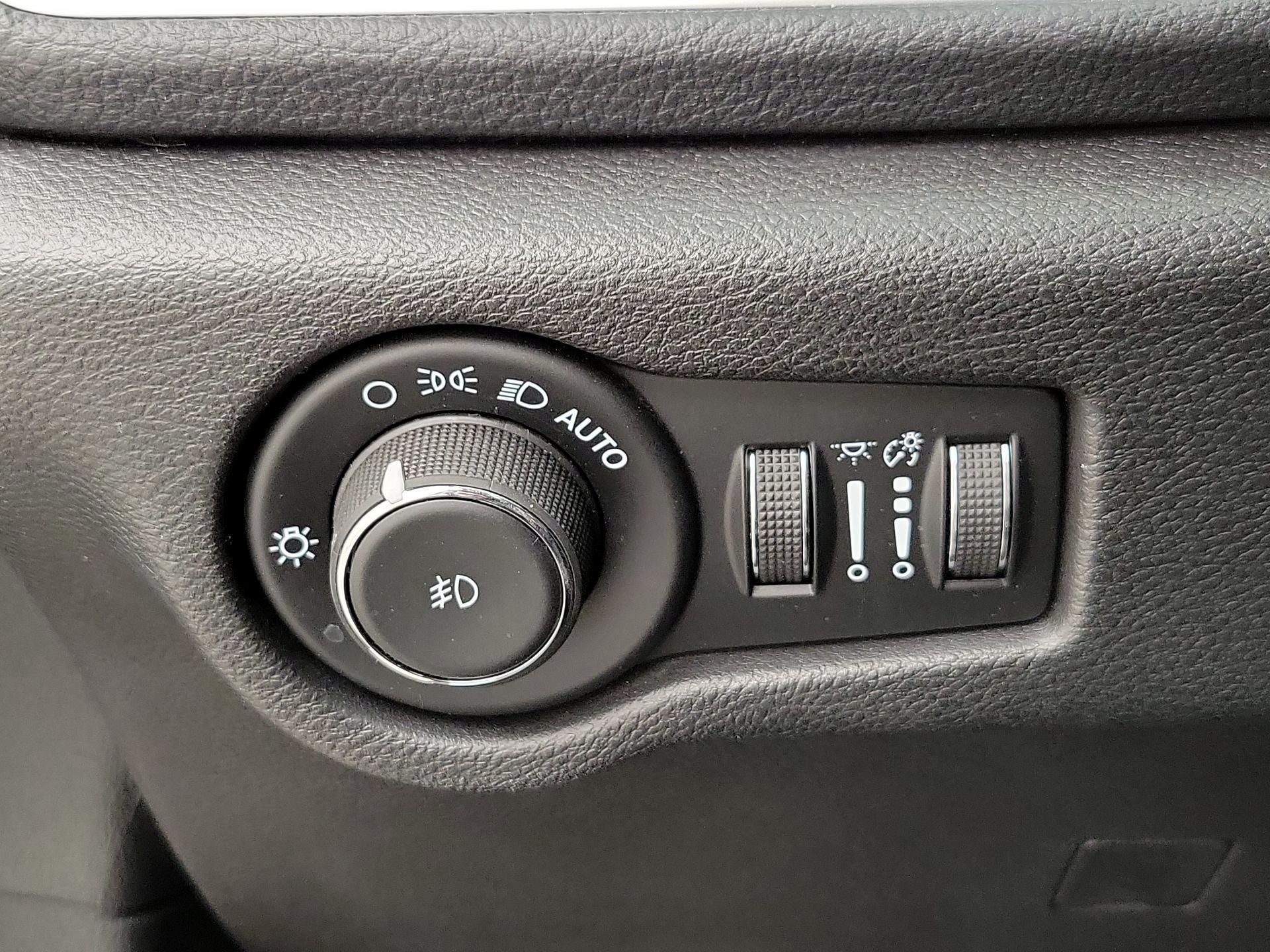 Thumbnail: 2021 Chrysler Pacifica - 13